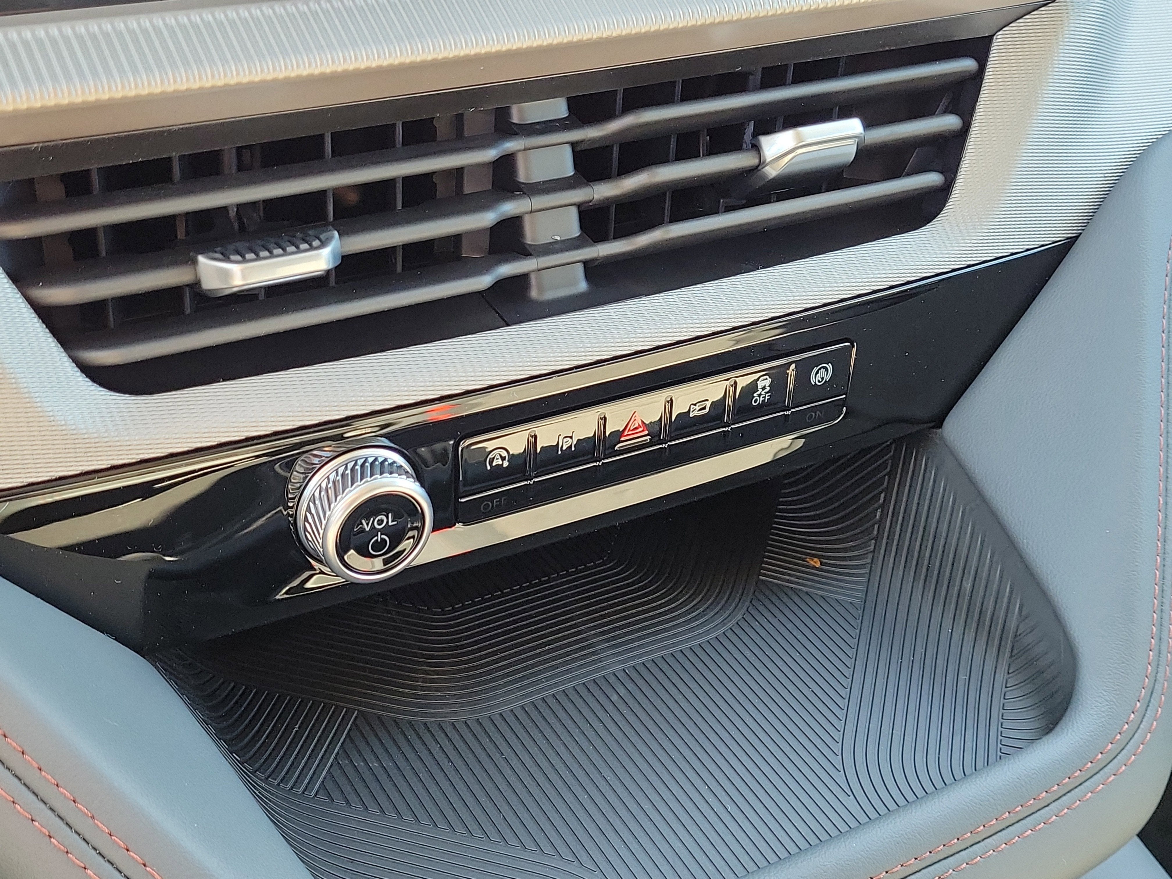 2026 Ford Explorer Active (200A)