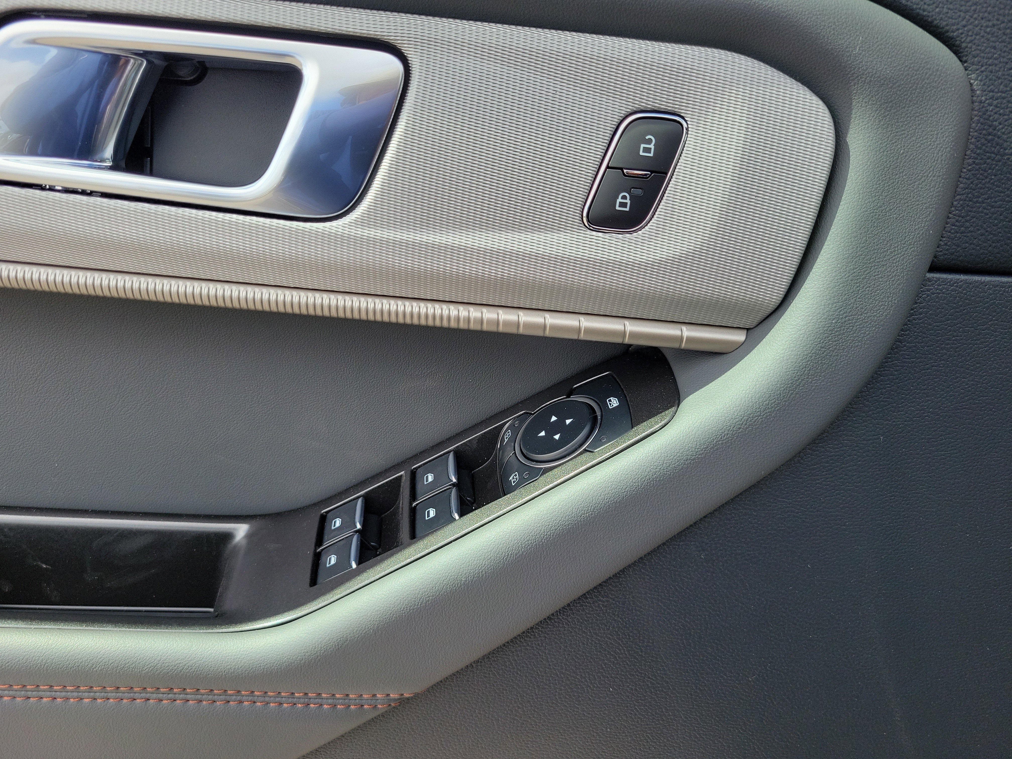 2026 Ford Explorer Active w/200A Pkg