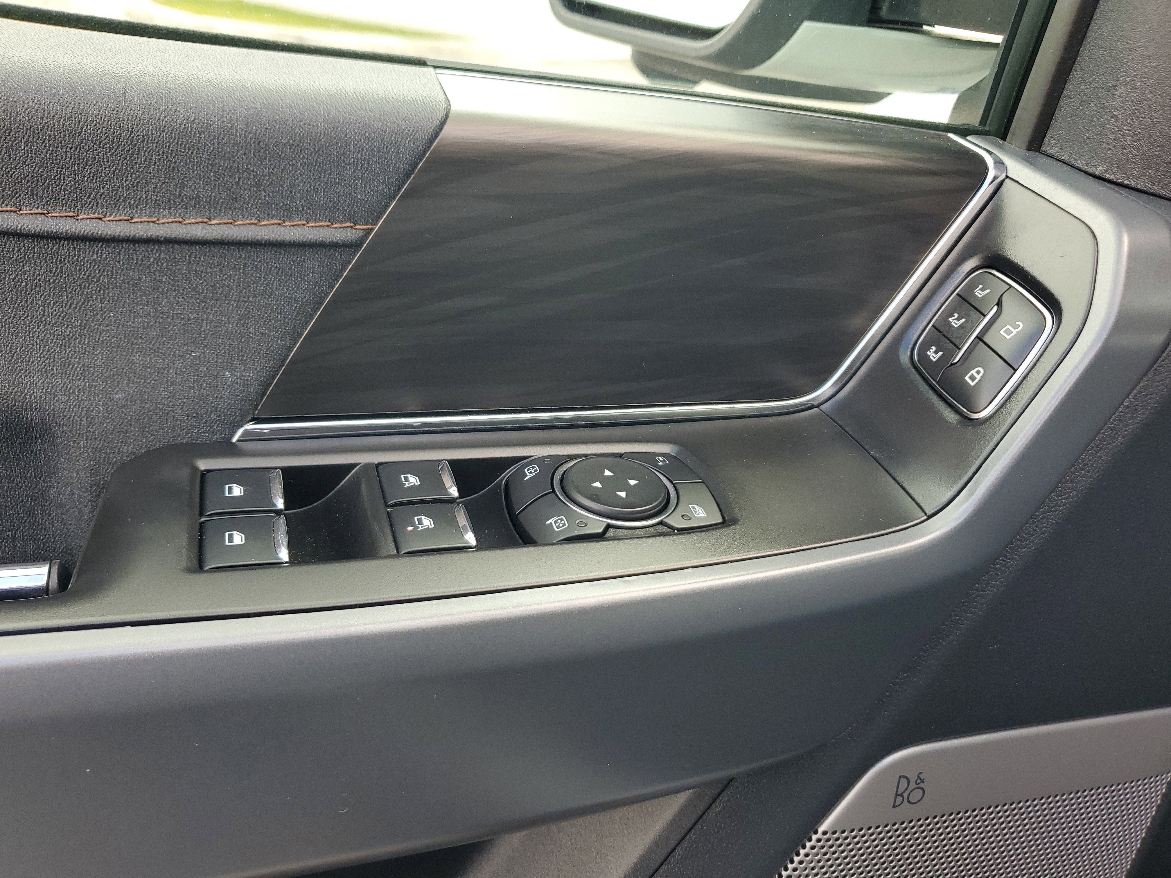 2024 Ford F-150 Lightning LARIAT 4WD