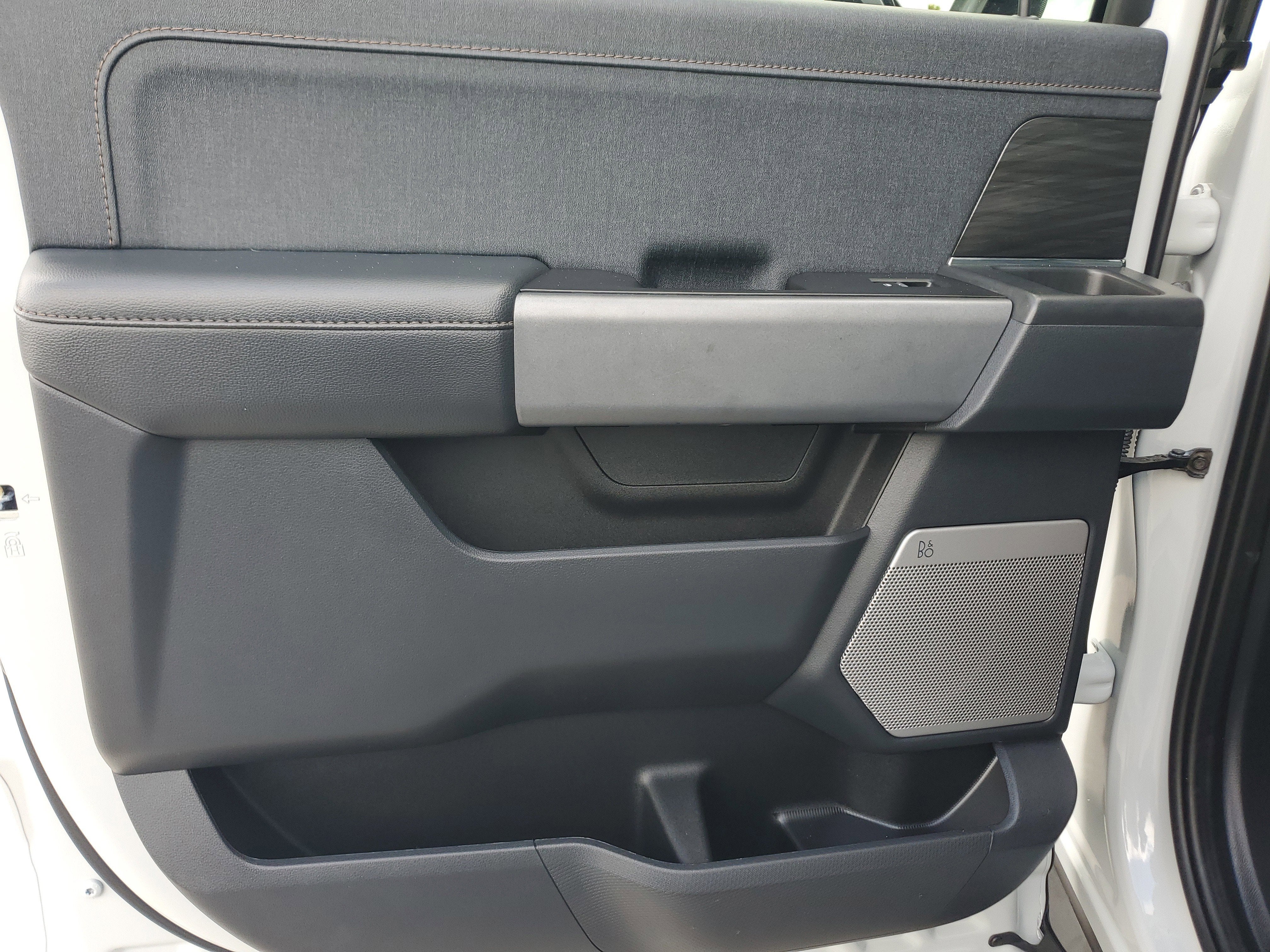 2024 Ford F-150 Lightning LARIAT 4WD