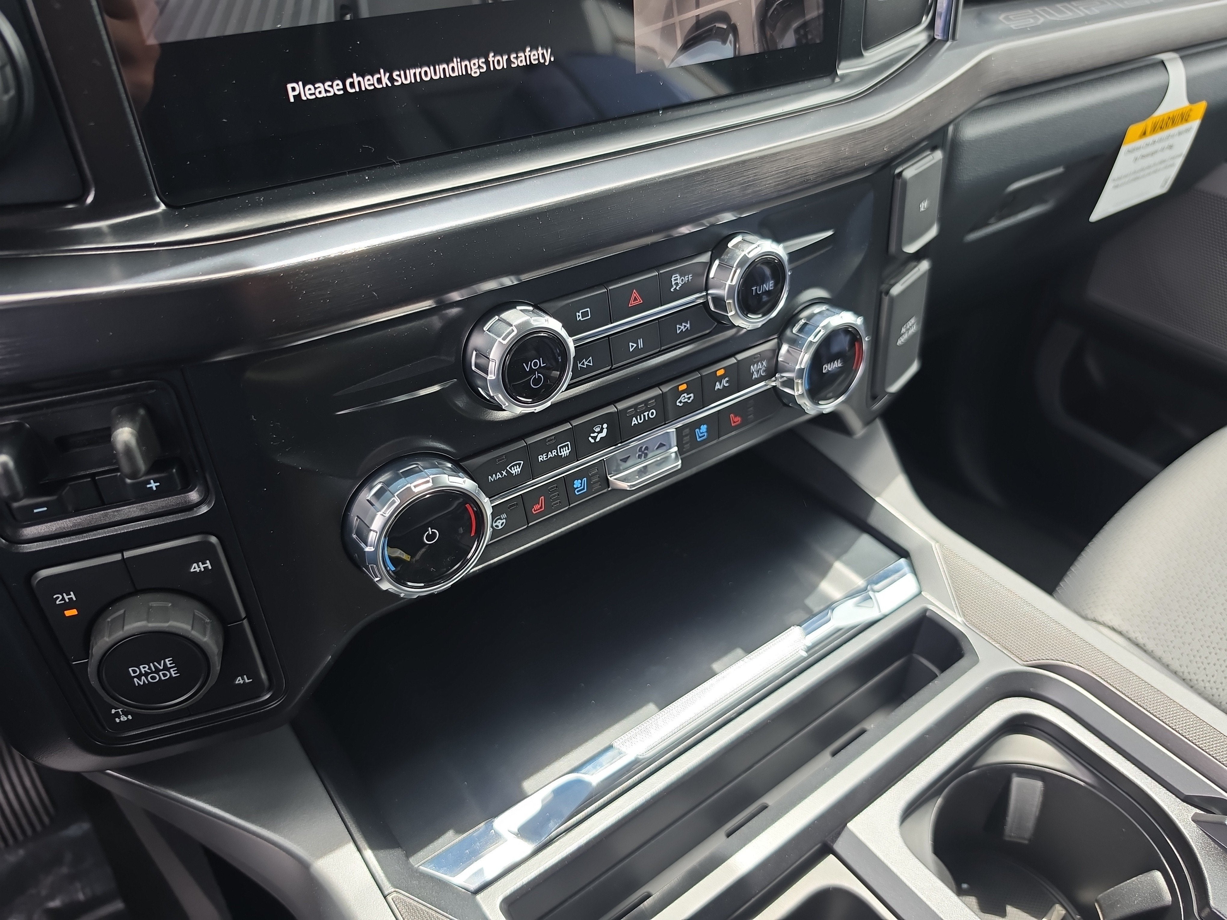 2027 Ford Super Duty F-250 SRW LARIAT