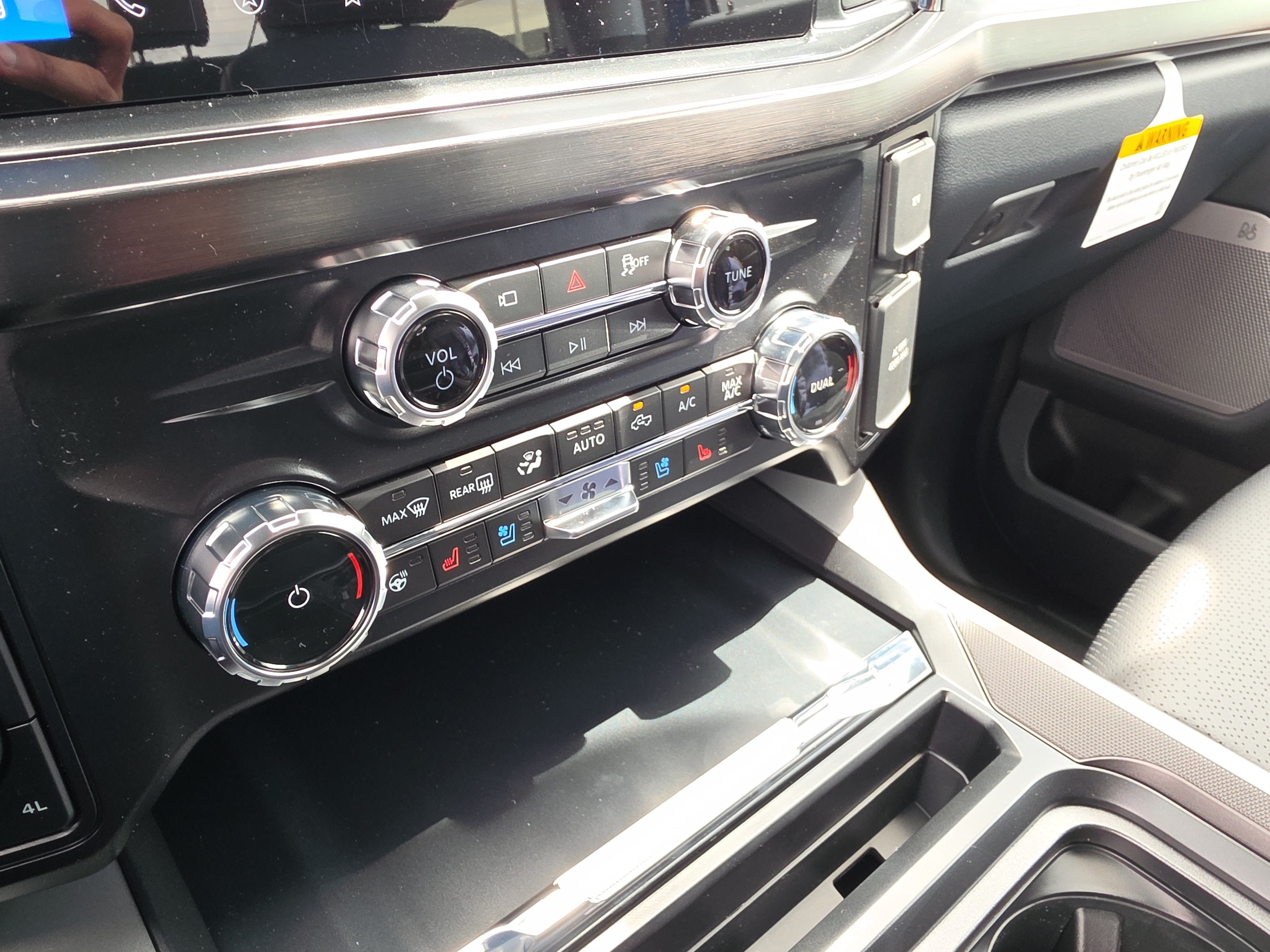 2027 Ford Super Duty F-250 SRW LARIAT