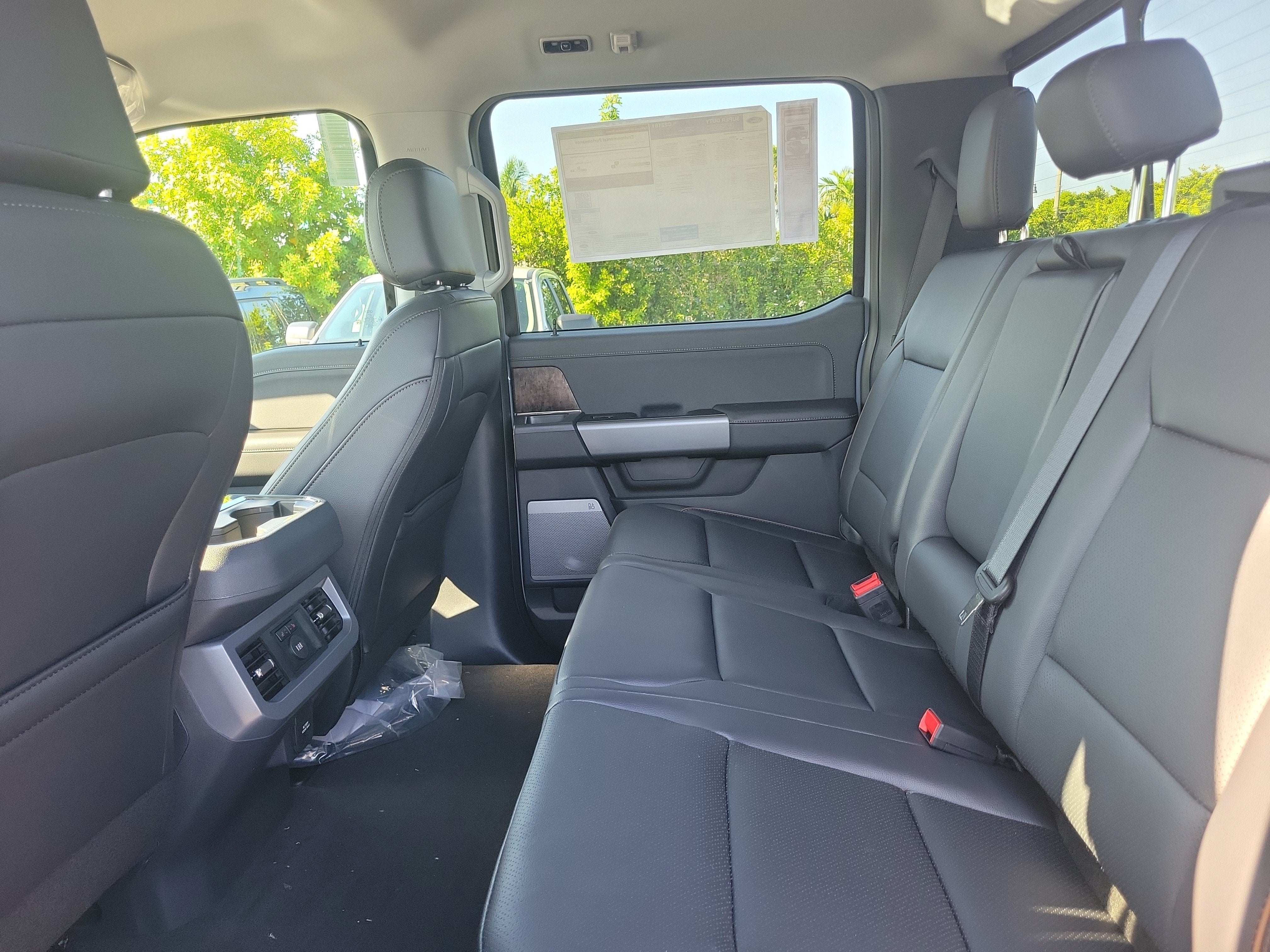 2027 Ford Super Duty F-250 SRW LARIAT