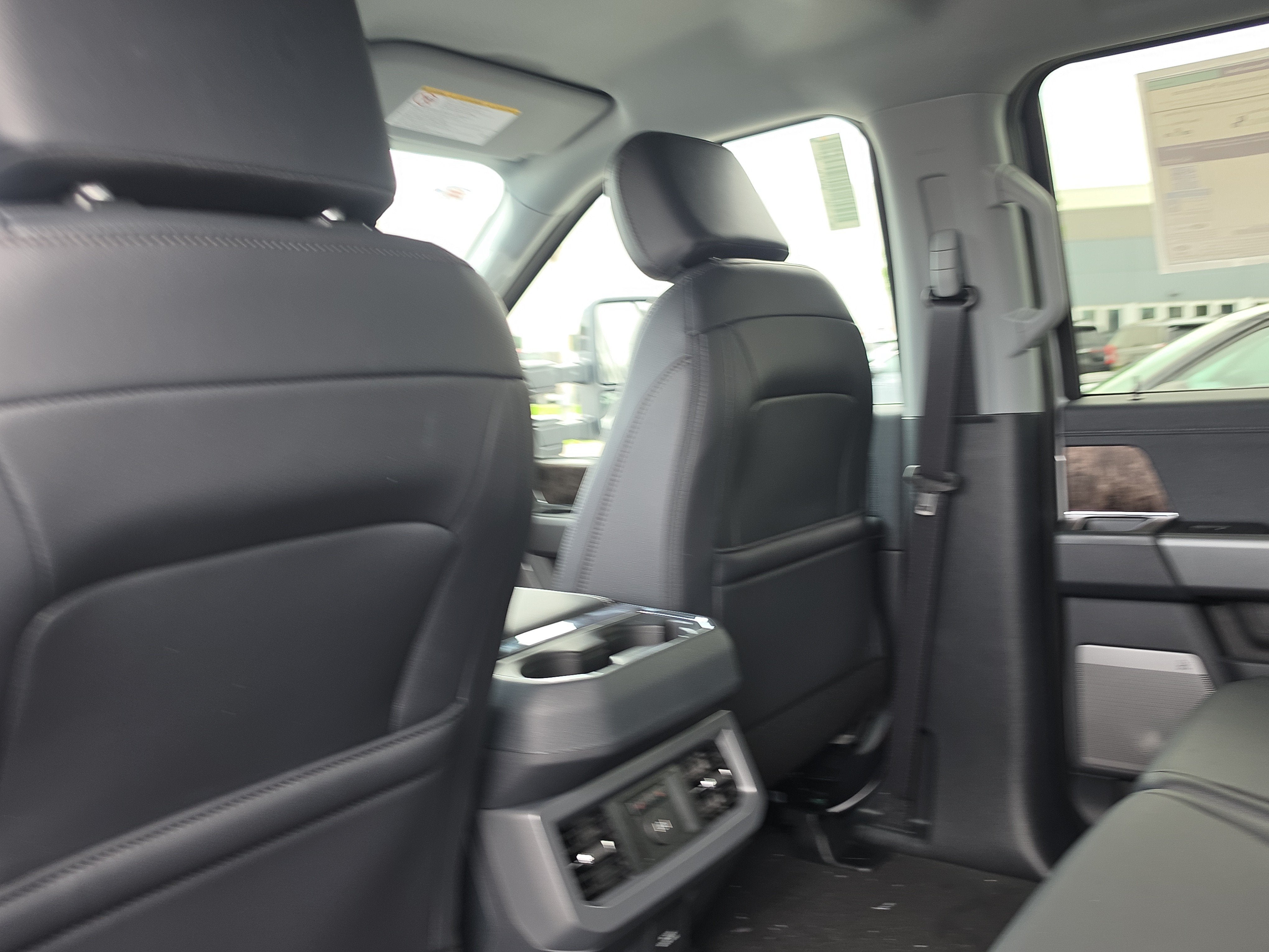 2027 Ford Super Duty F-250 SRW LARIAT