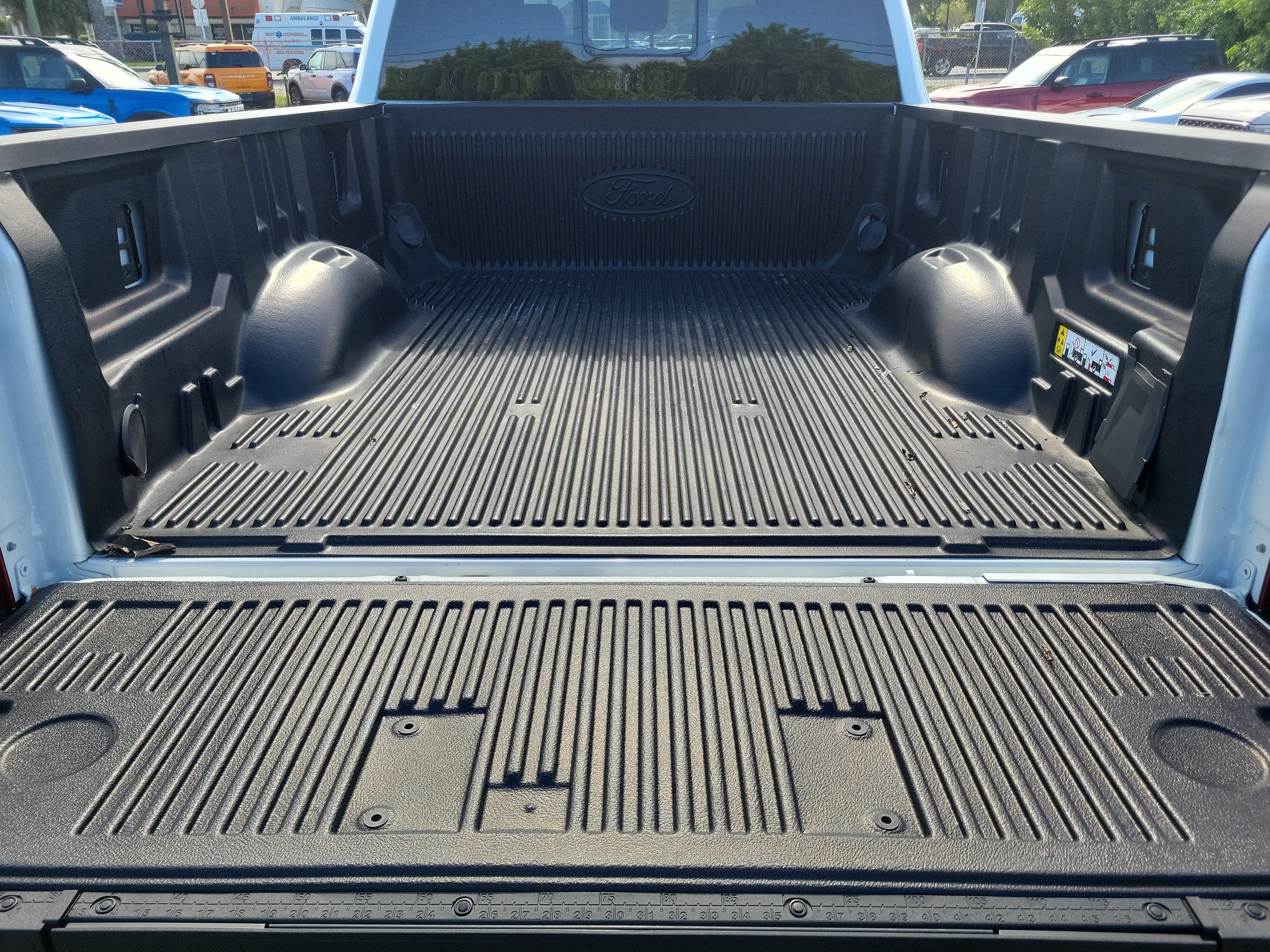 2027 Ford Super Duty F-350 SRW Platinum
