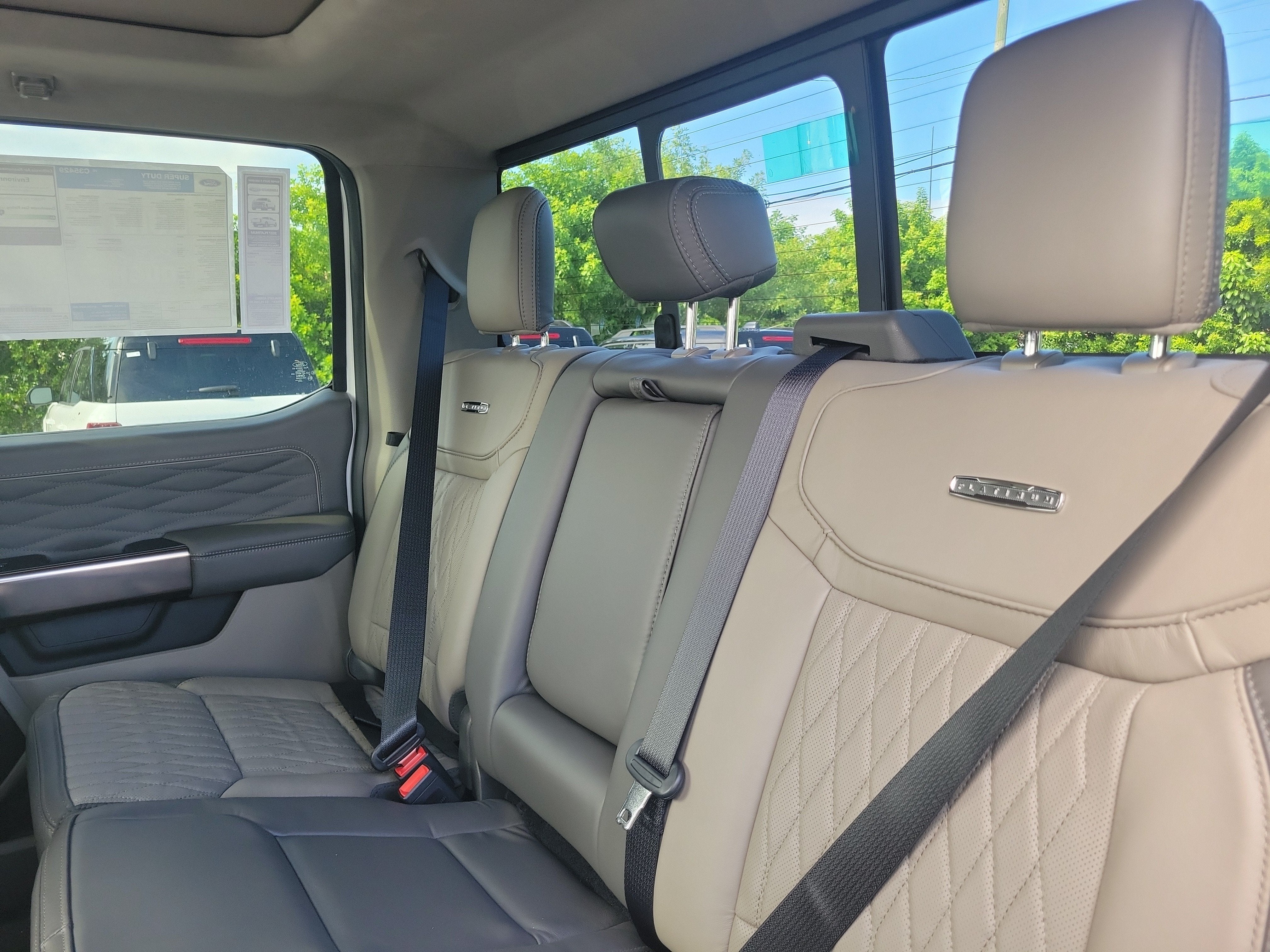 2027 Ford Super Duty F-350 SRW Platinum
