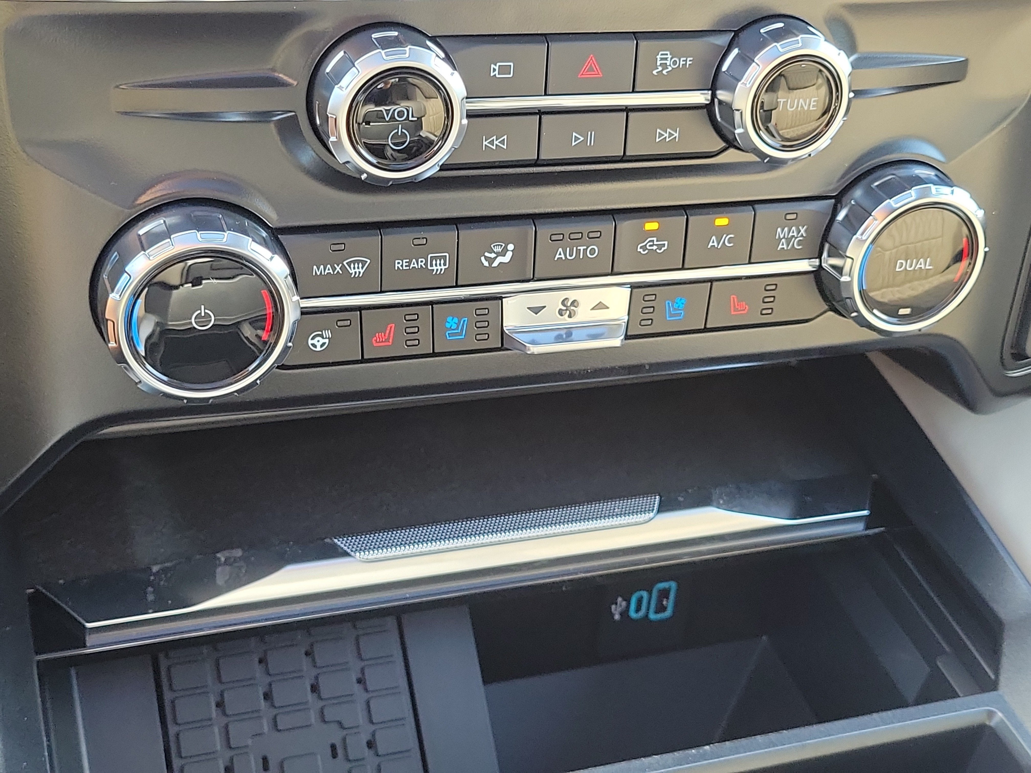 2027 Ford Super Duty F-350 SRW Platinum