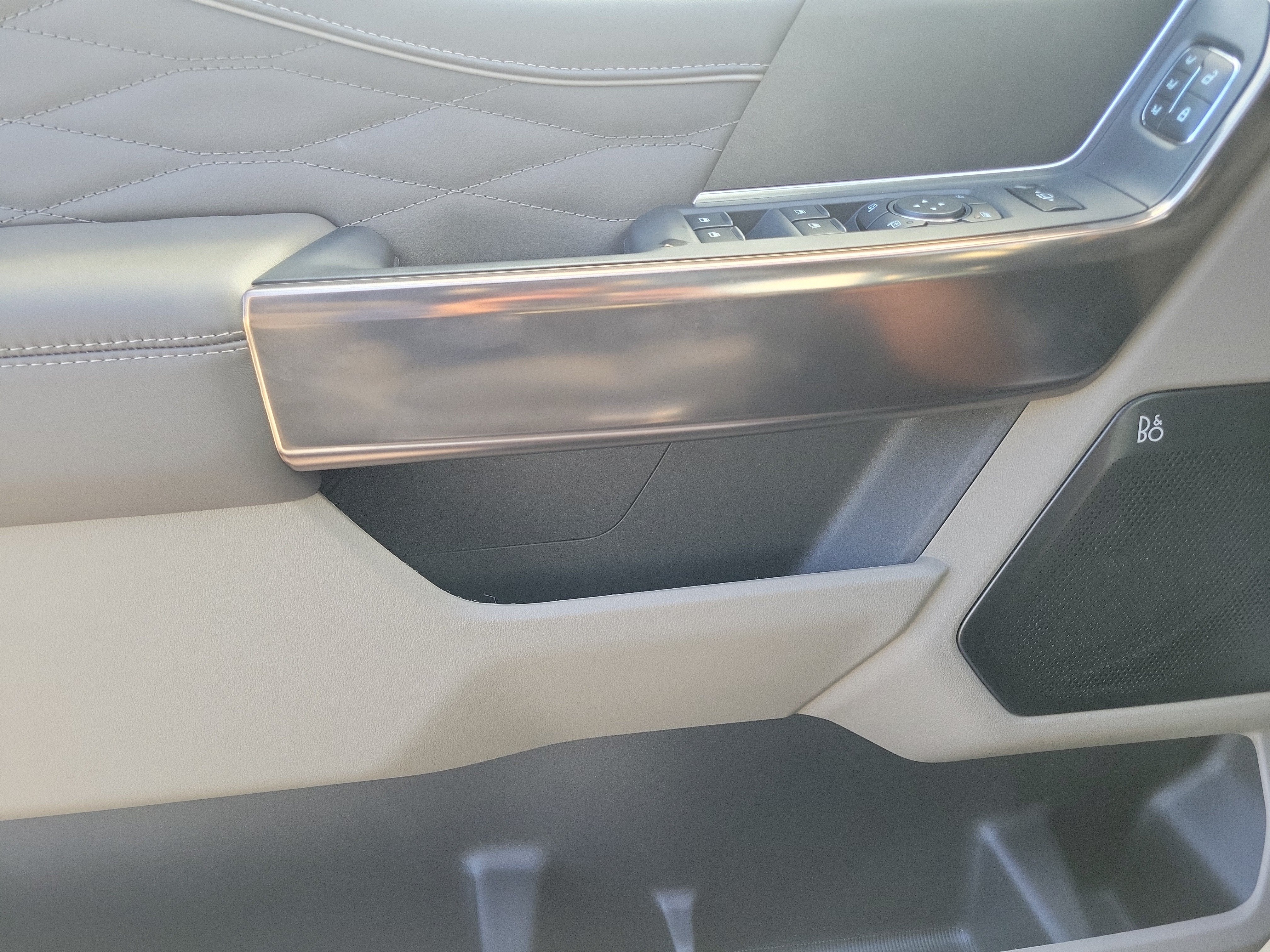 2027 Ford Super Duty F-350 SRW Platinum