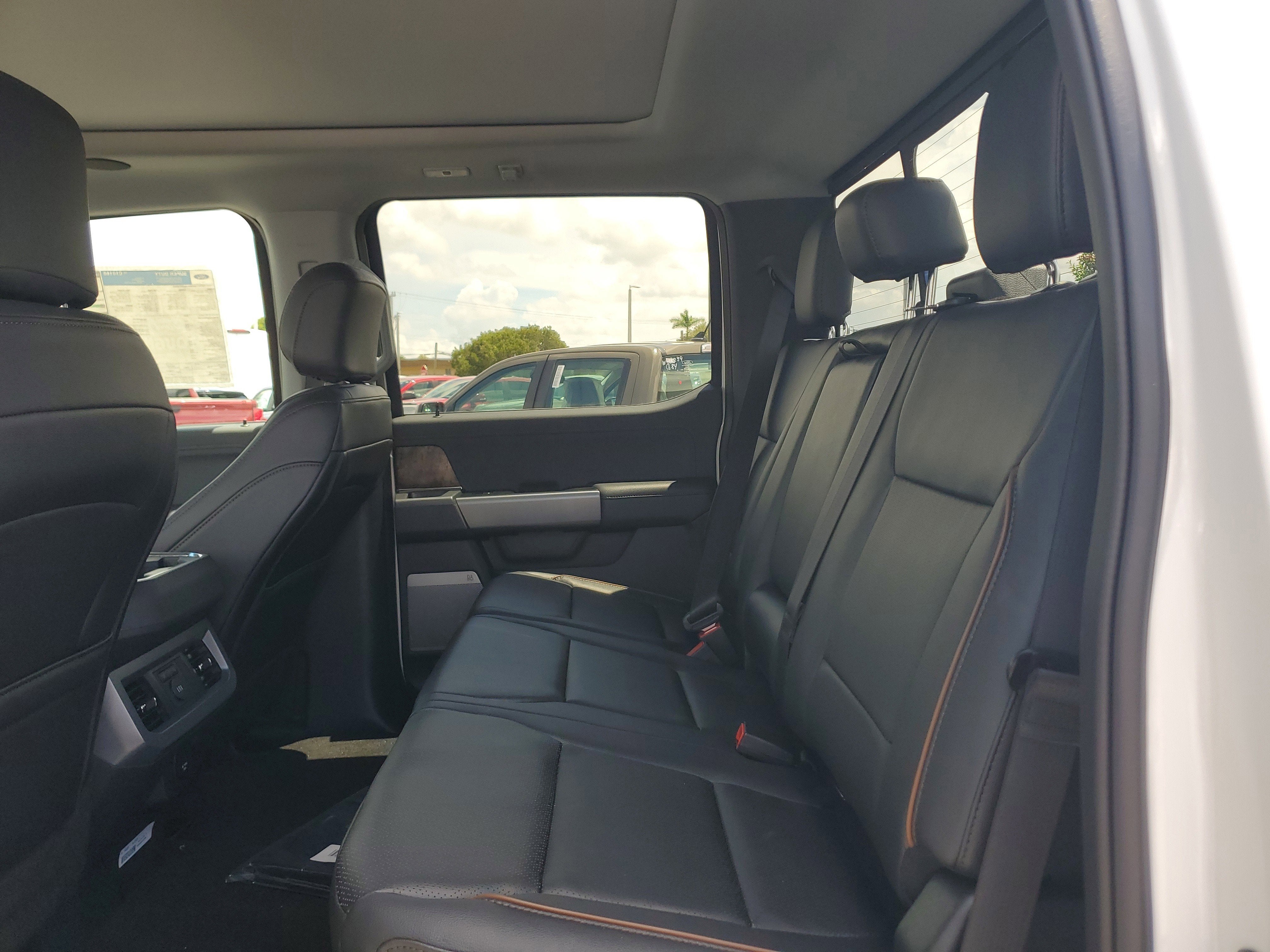 2026 Ford Super Duty F-350 SRW LARIAT