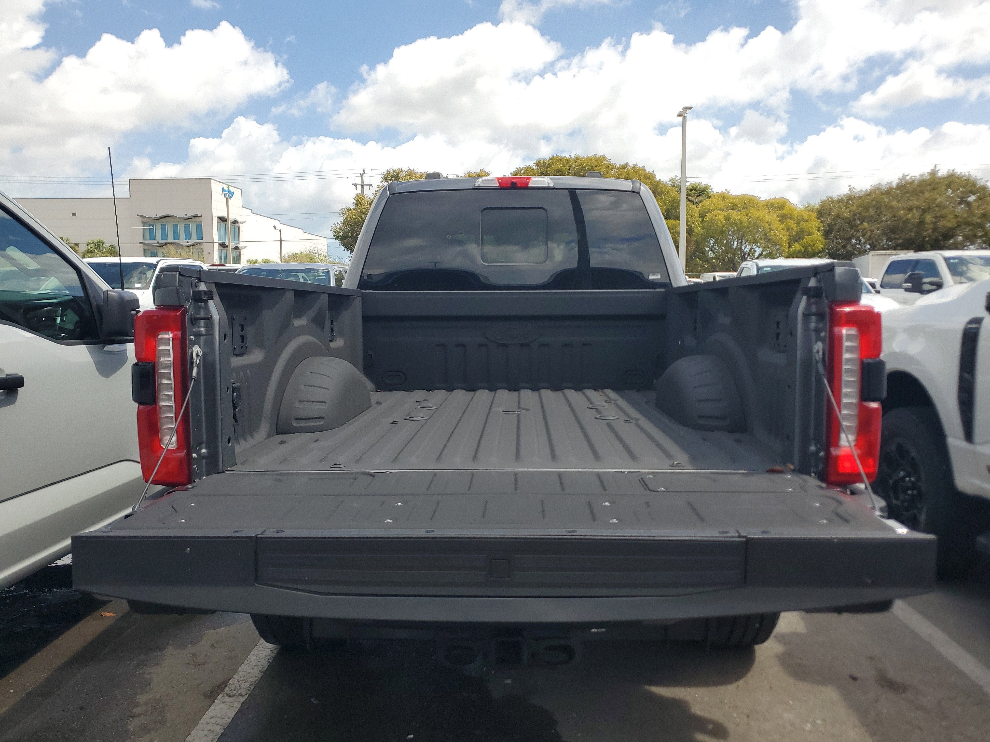 2025 Ford Super Duty F-350 SRW XL