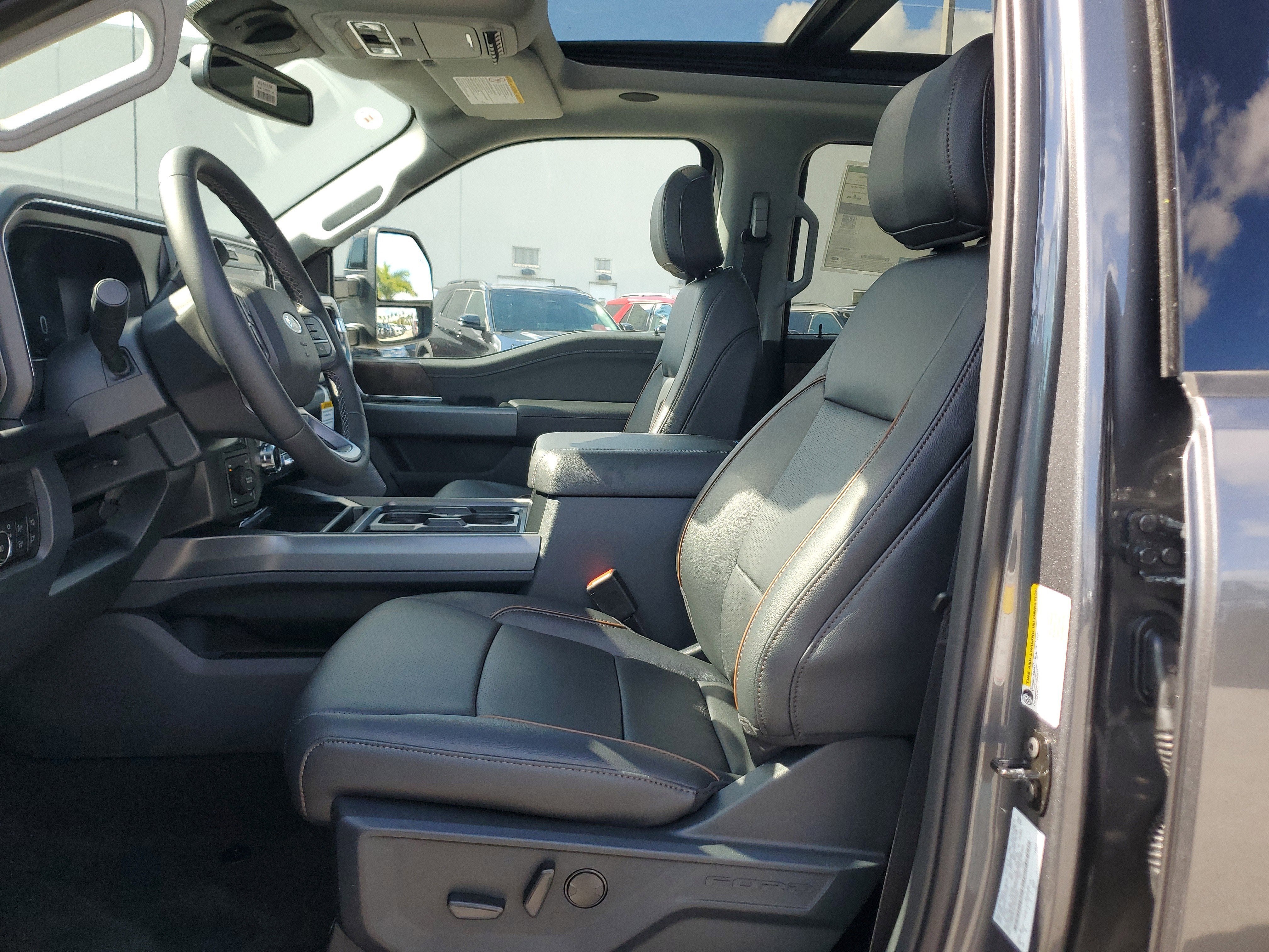 2026 Ford Super Duty F-350 SRW LARIAT