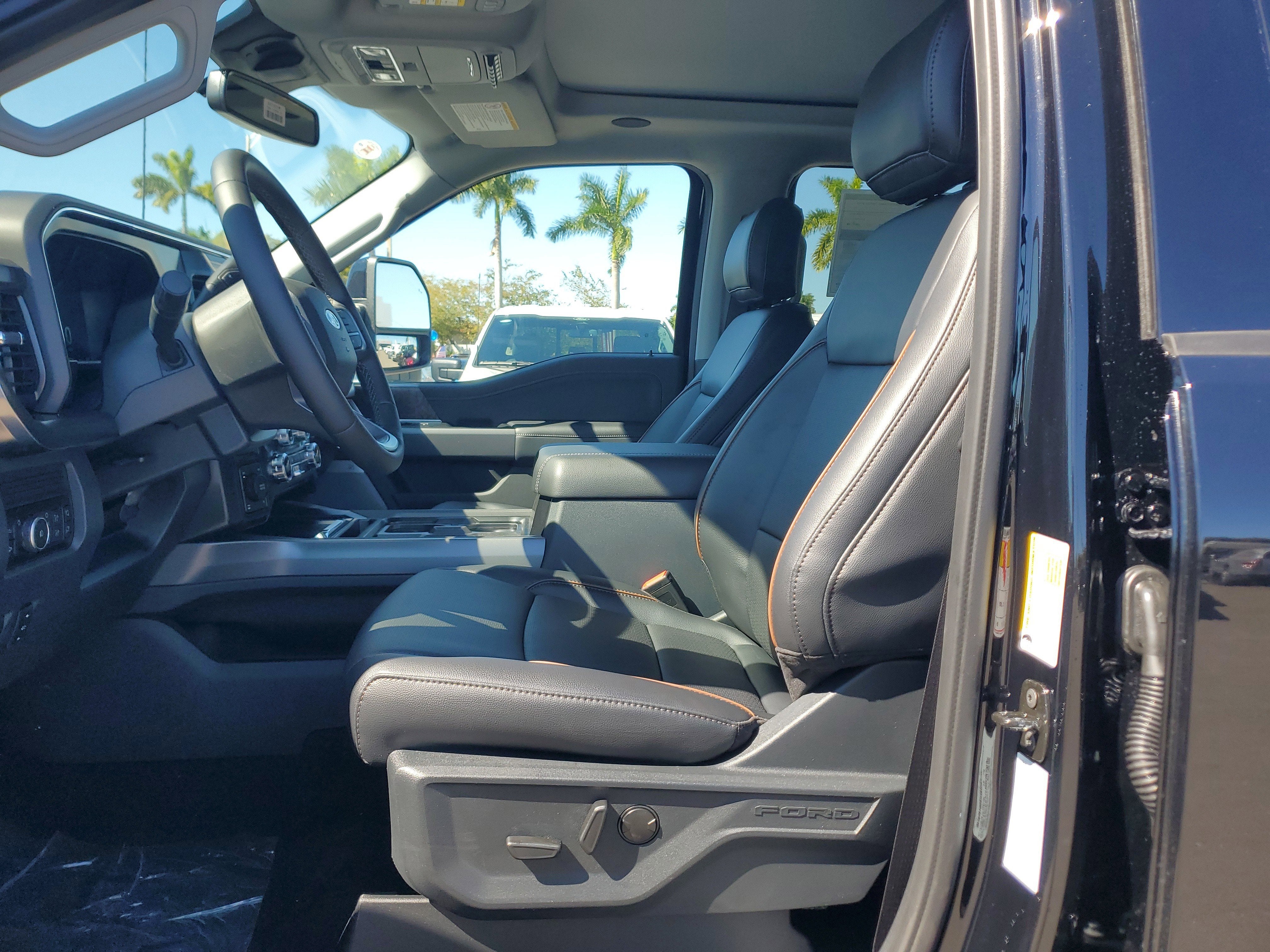 2026 Ford Super Duty F-350 SRW LARIAT