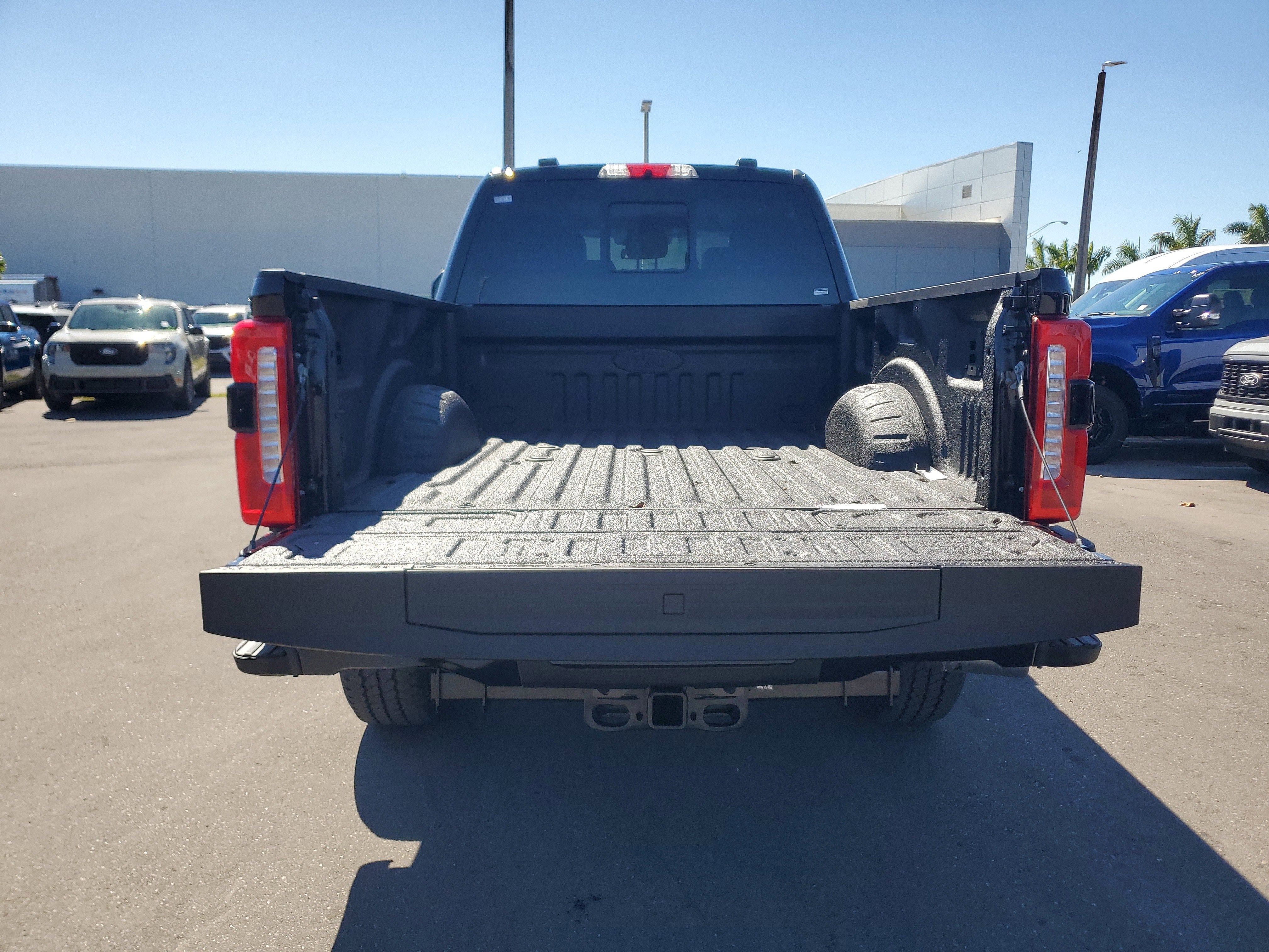 2026 Ford Super Duty F-350 SRW LARIAT