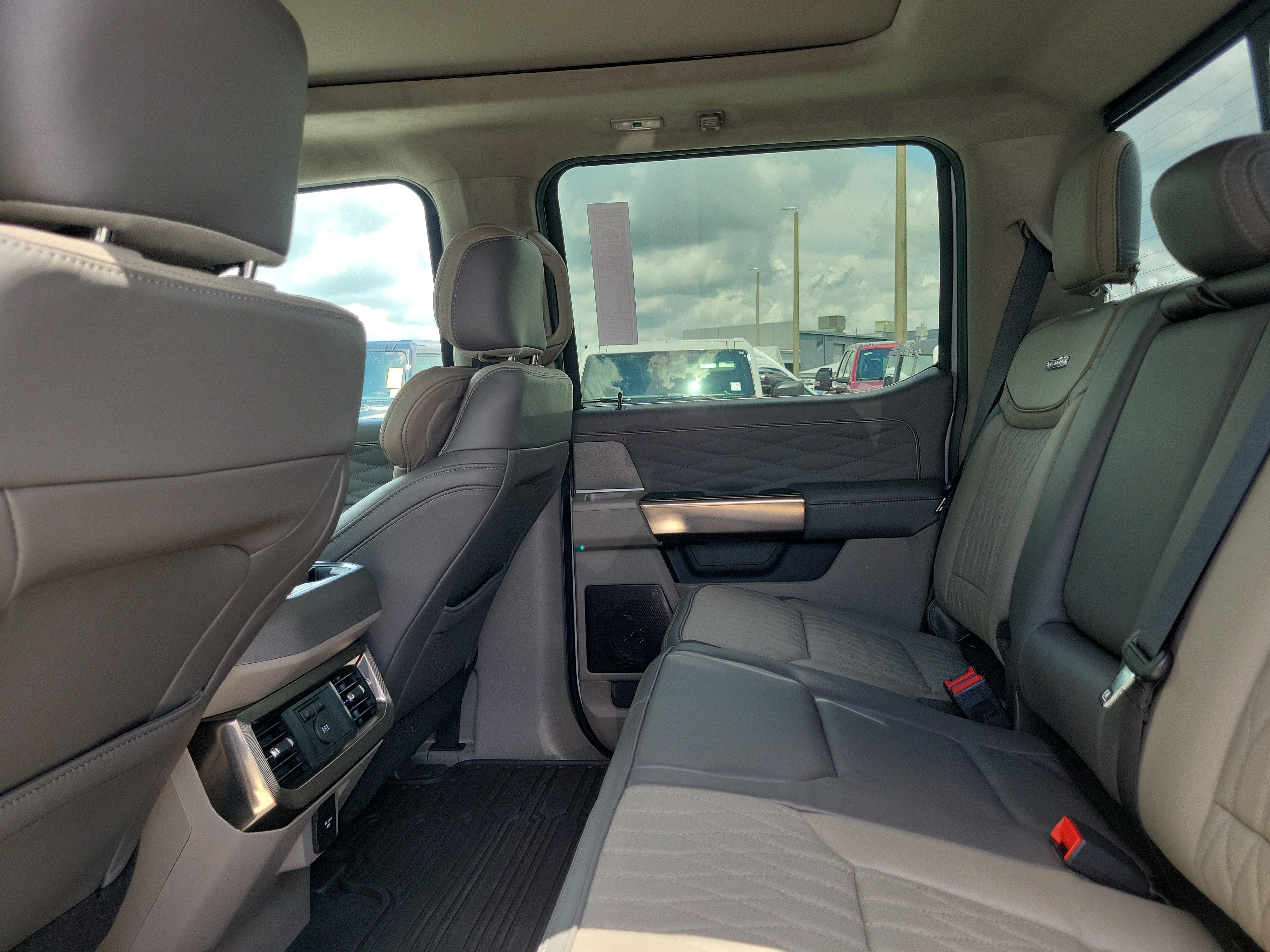 2026 Ford Super Duty F-350 DRW Platinum