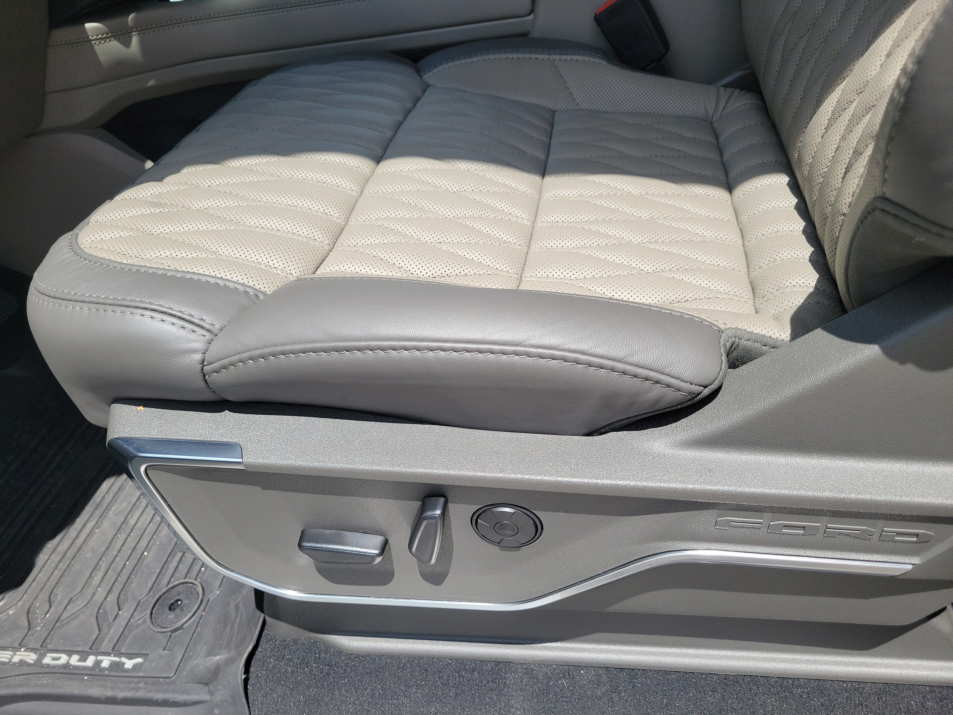 2026 Ford Super Duty F-350 DRW Platinum