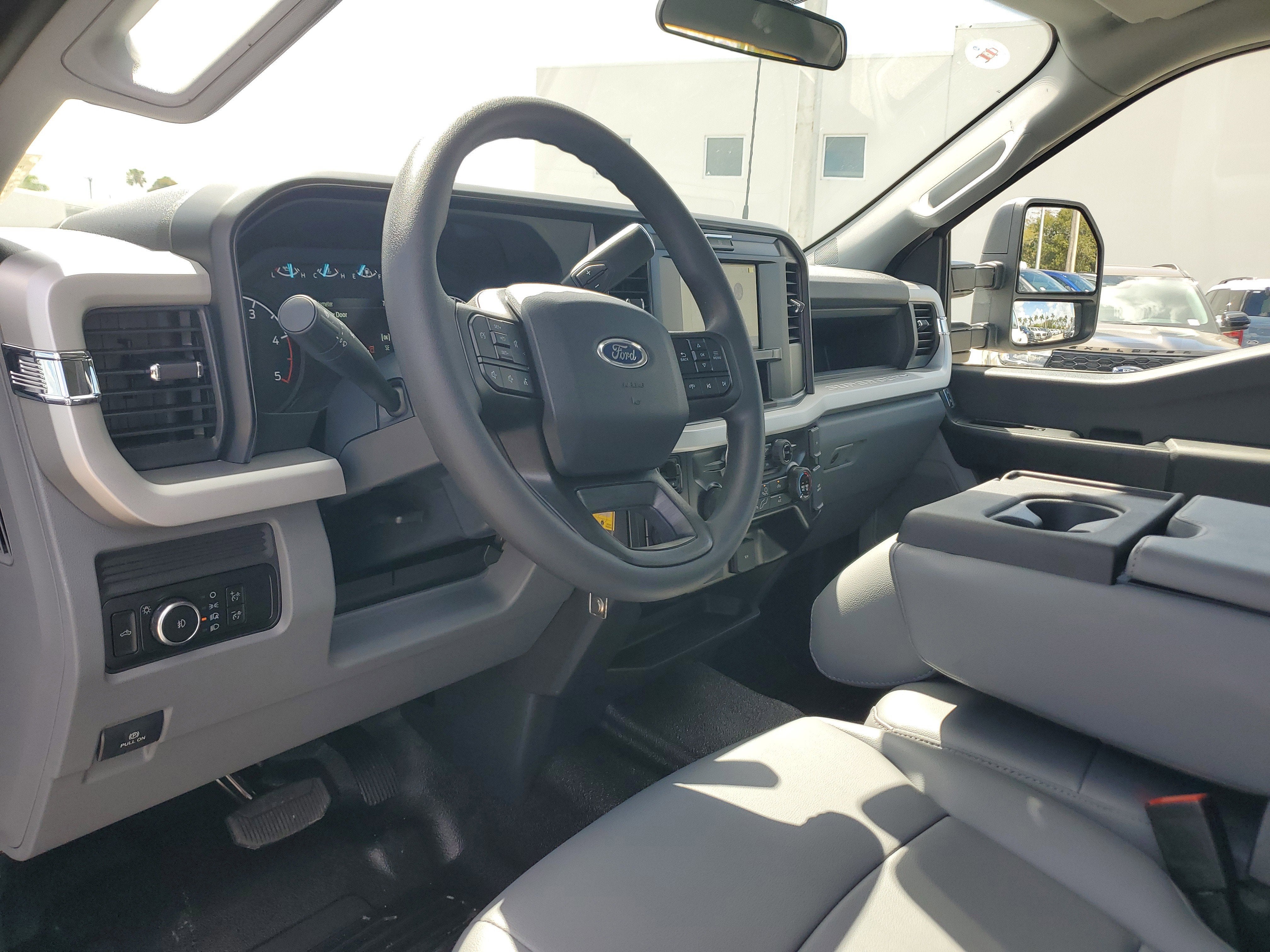 2026 Ford Super Duty F-350 DRW XL