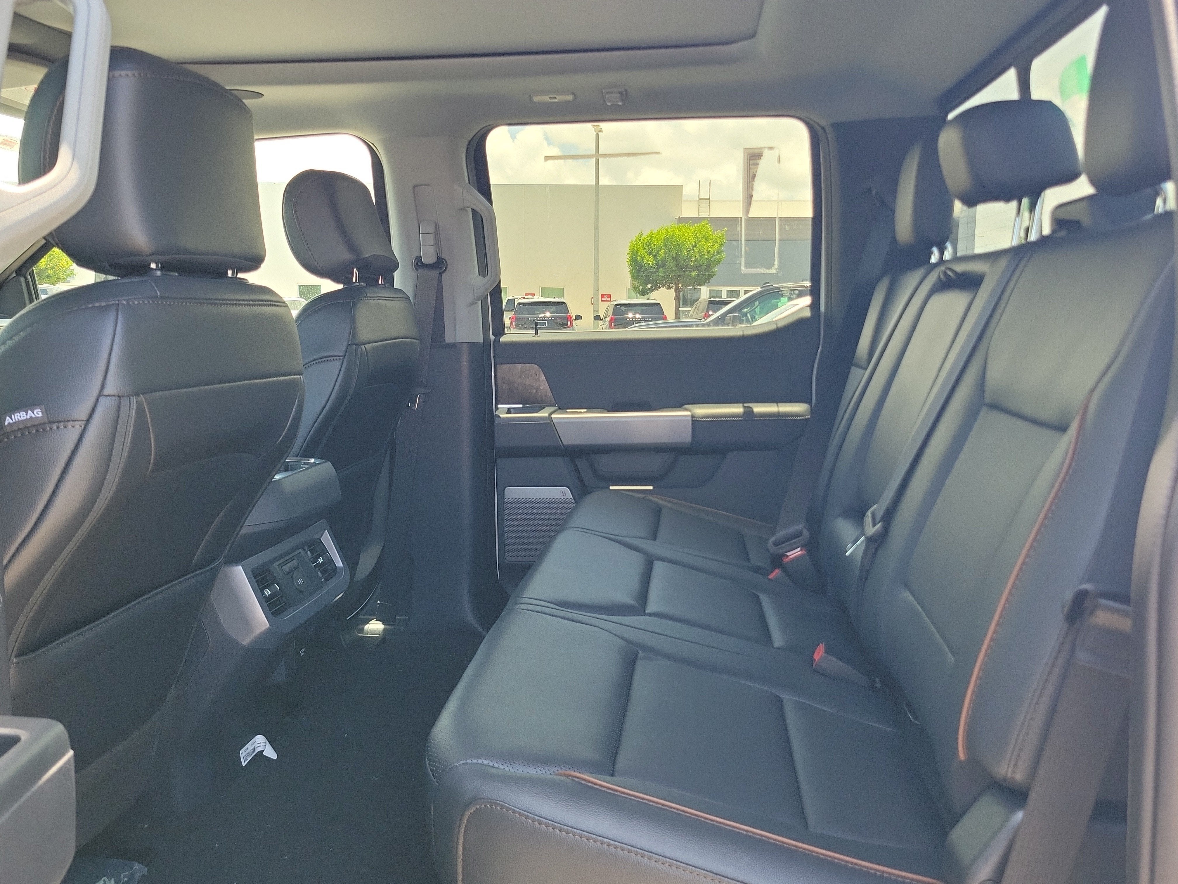 2026 Ford Super Duty F-350 DRW LARIAT
