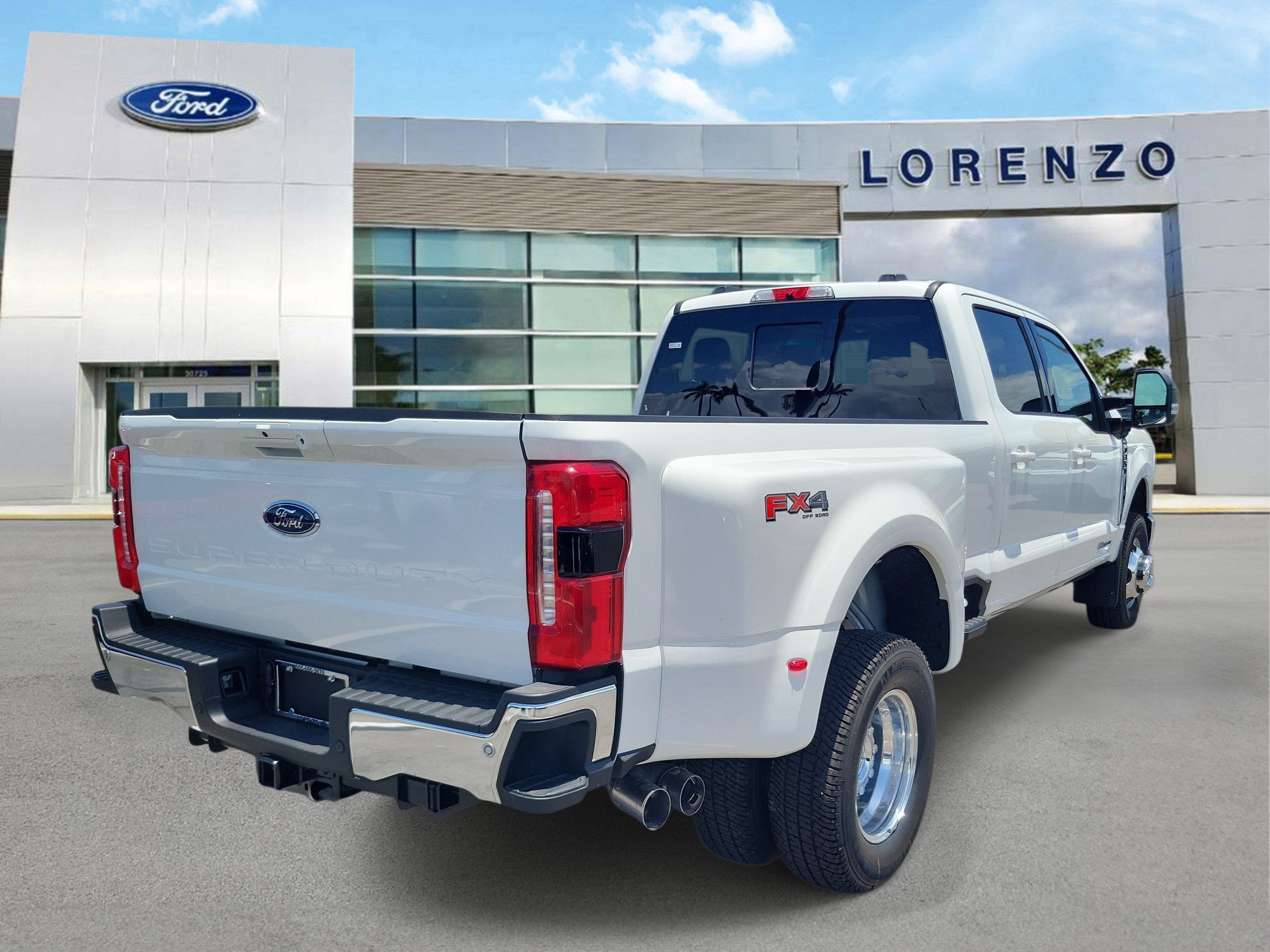 2026 Ford Super Duty F-350 DRW LARIAT