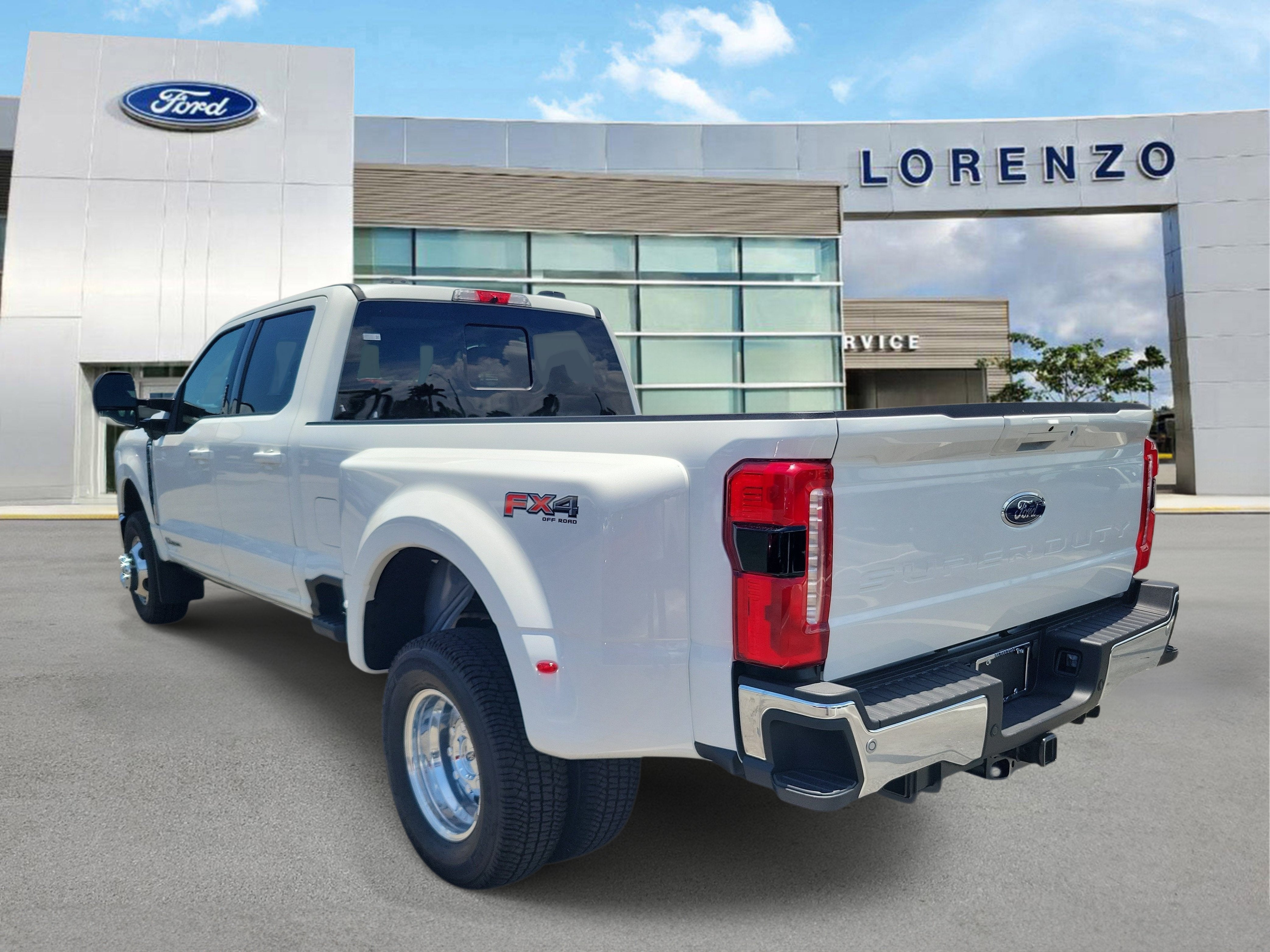 2026 Ford Super Duty F-350 DRW LARIAT