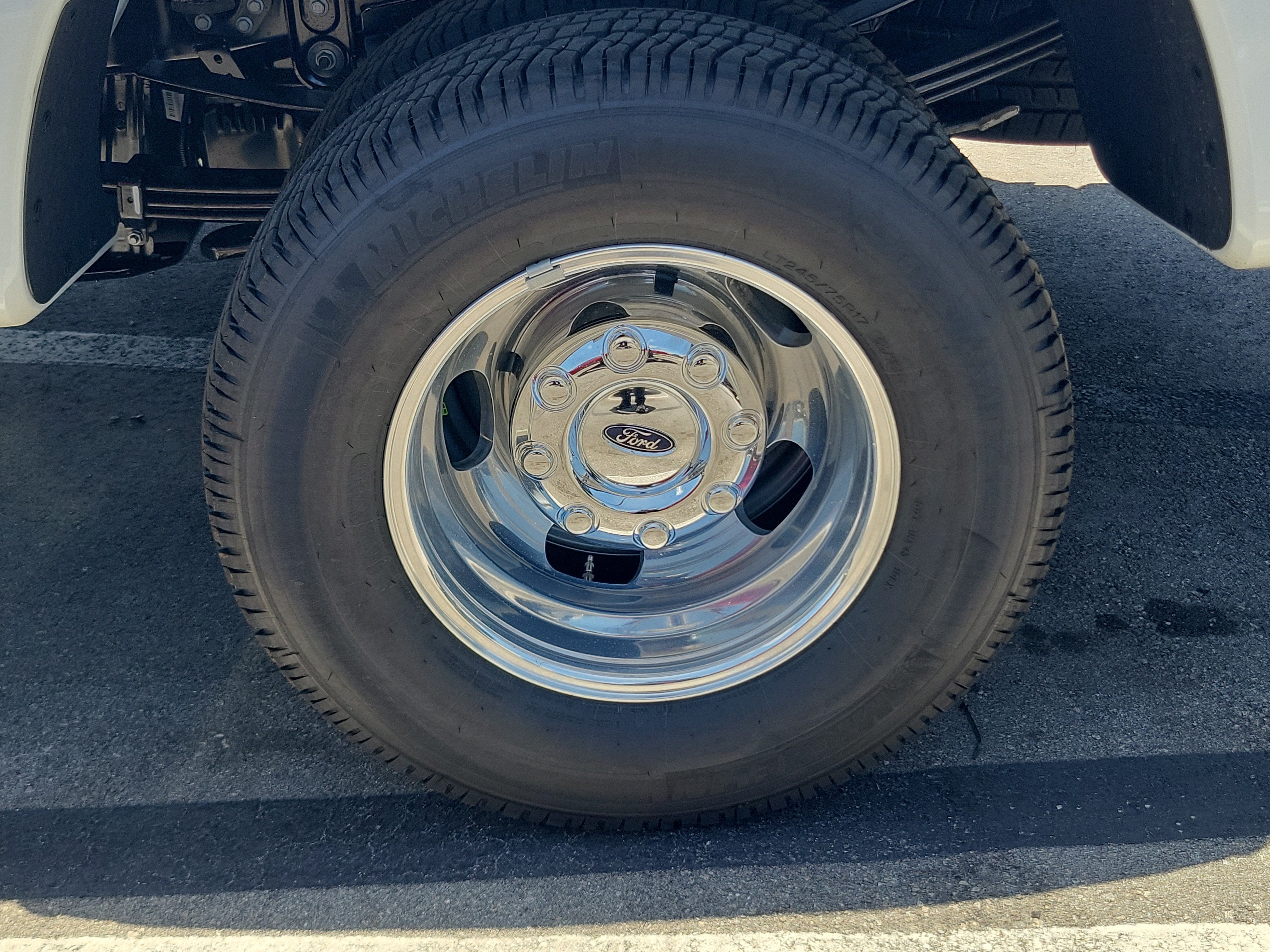 2026 Ford Super Duty F-350 DRW LARIAT