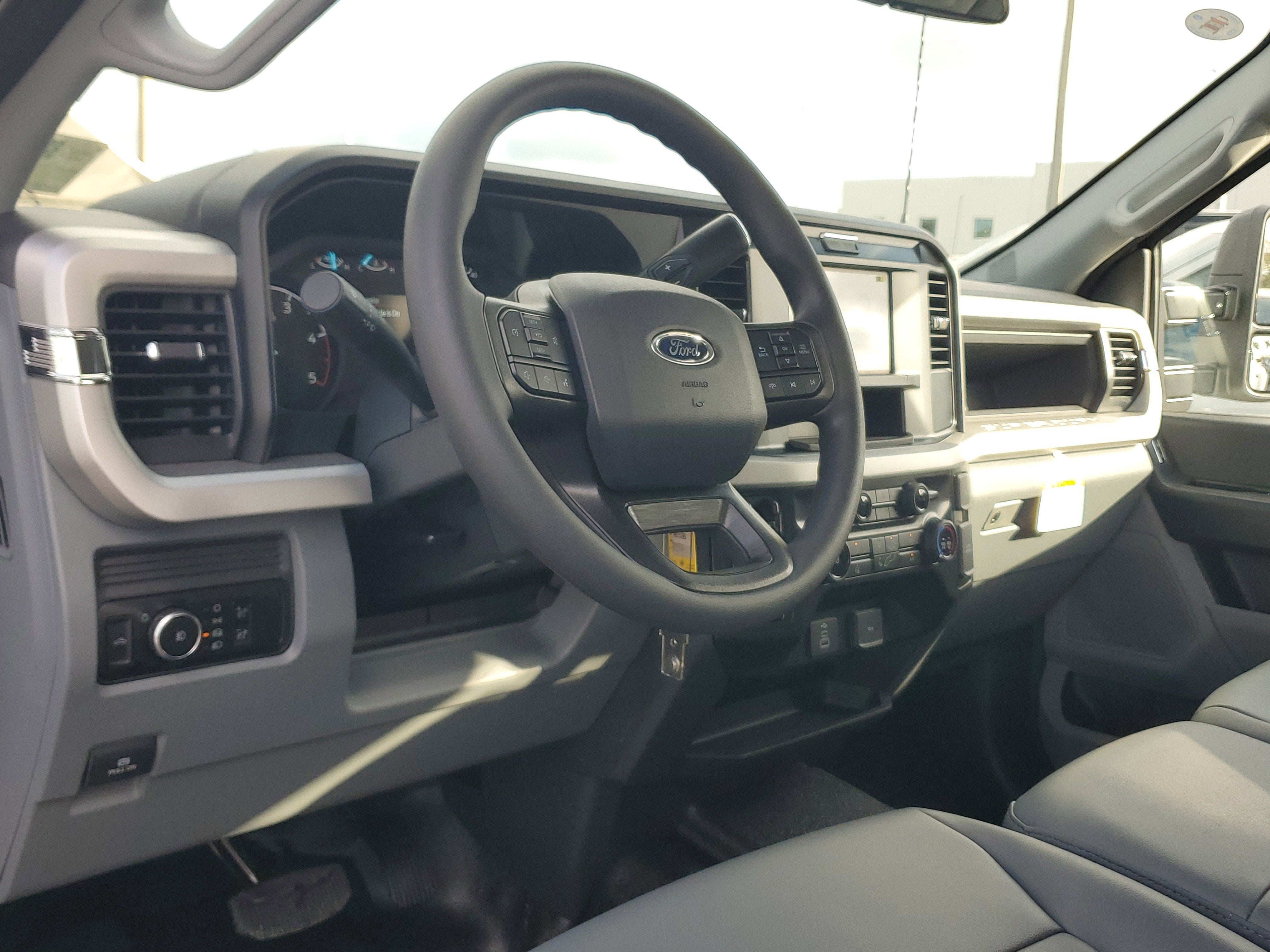 2026 Ford Super Duty F-350 DRW XL