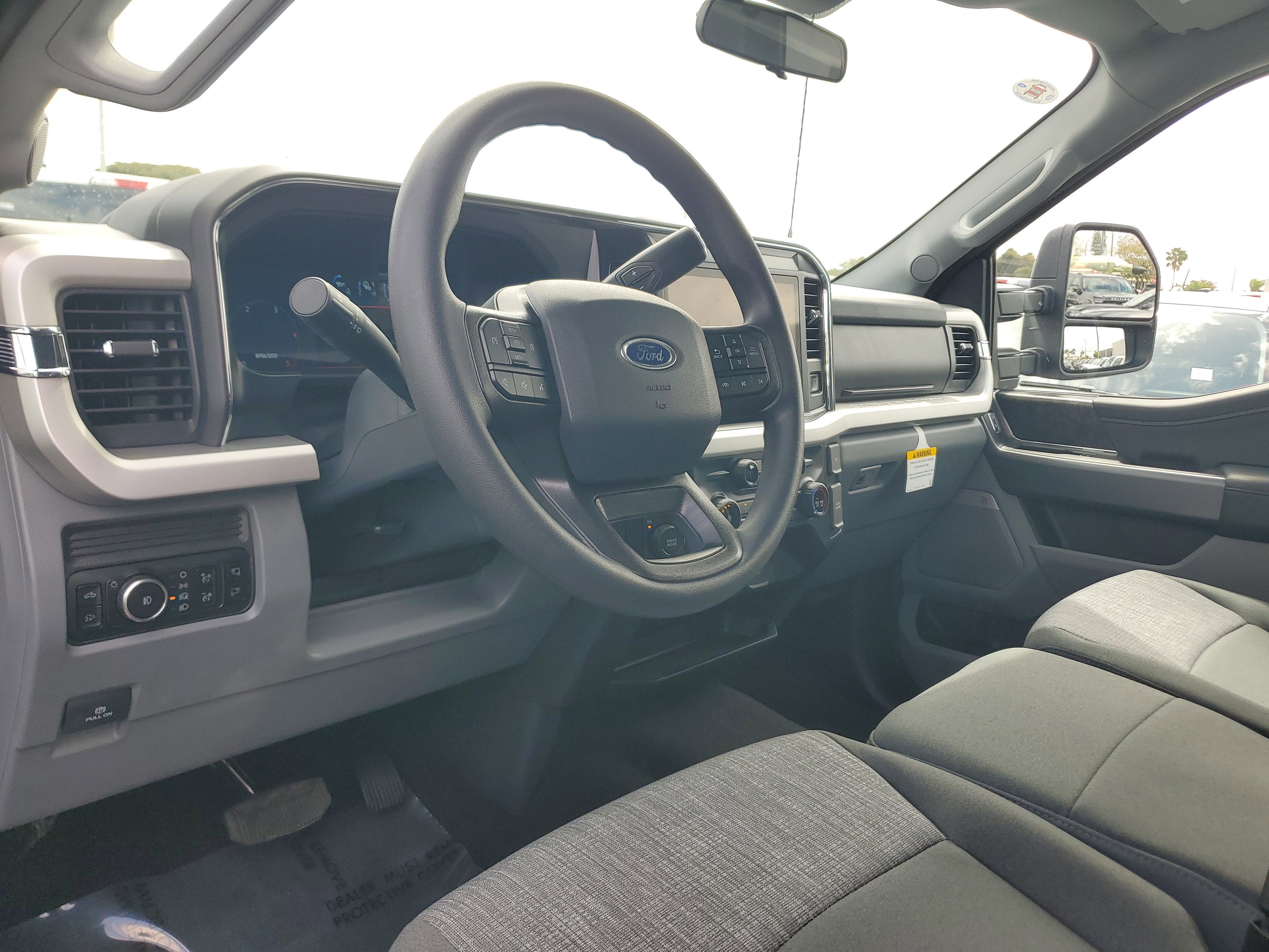 2026 Ford Super Duty F-350 DRW XLT