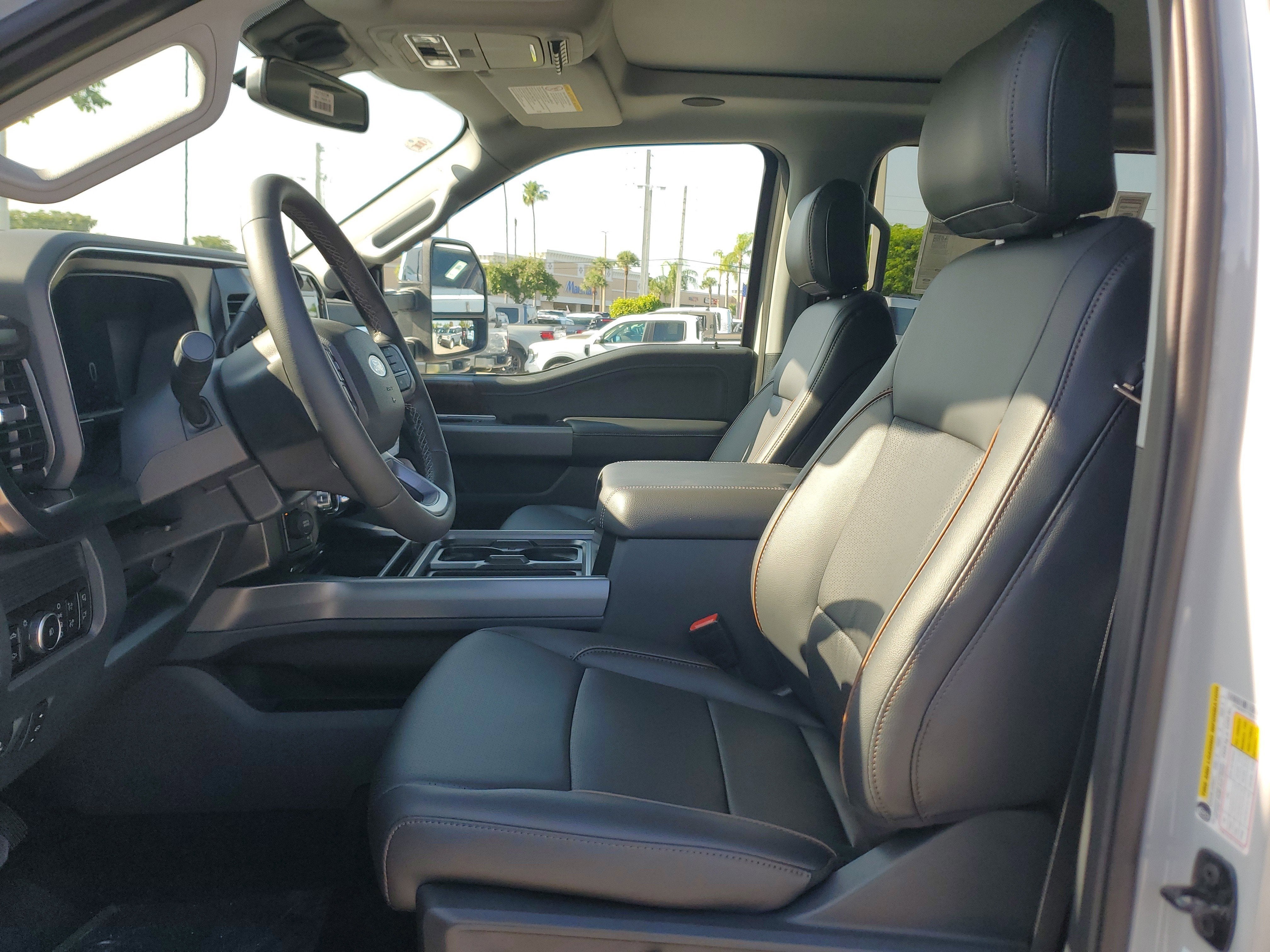 2026 Ford Super Duty F-350 DRW LARIAT