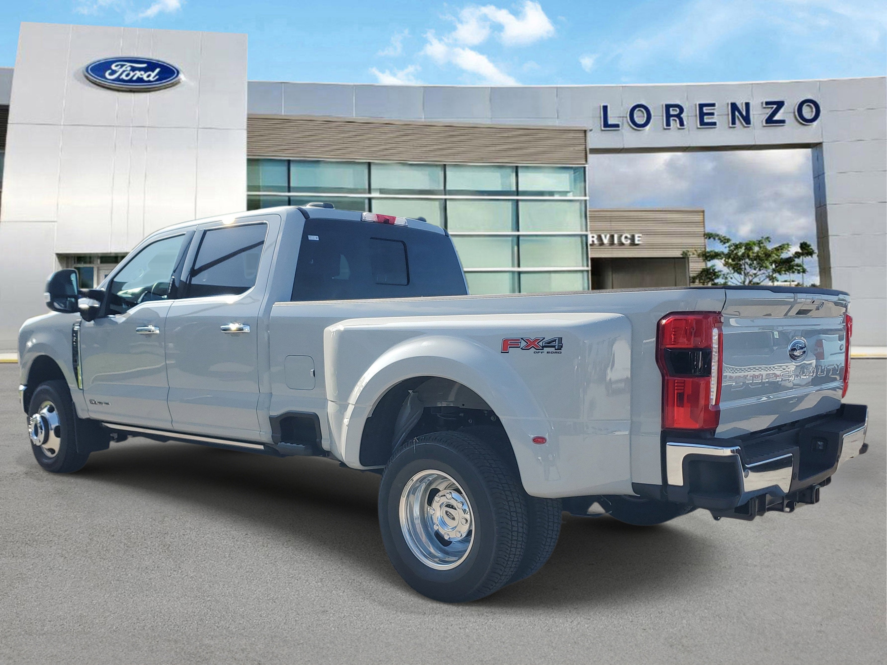 2026 Ford Super Duty F-350 DRW LARIAT