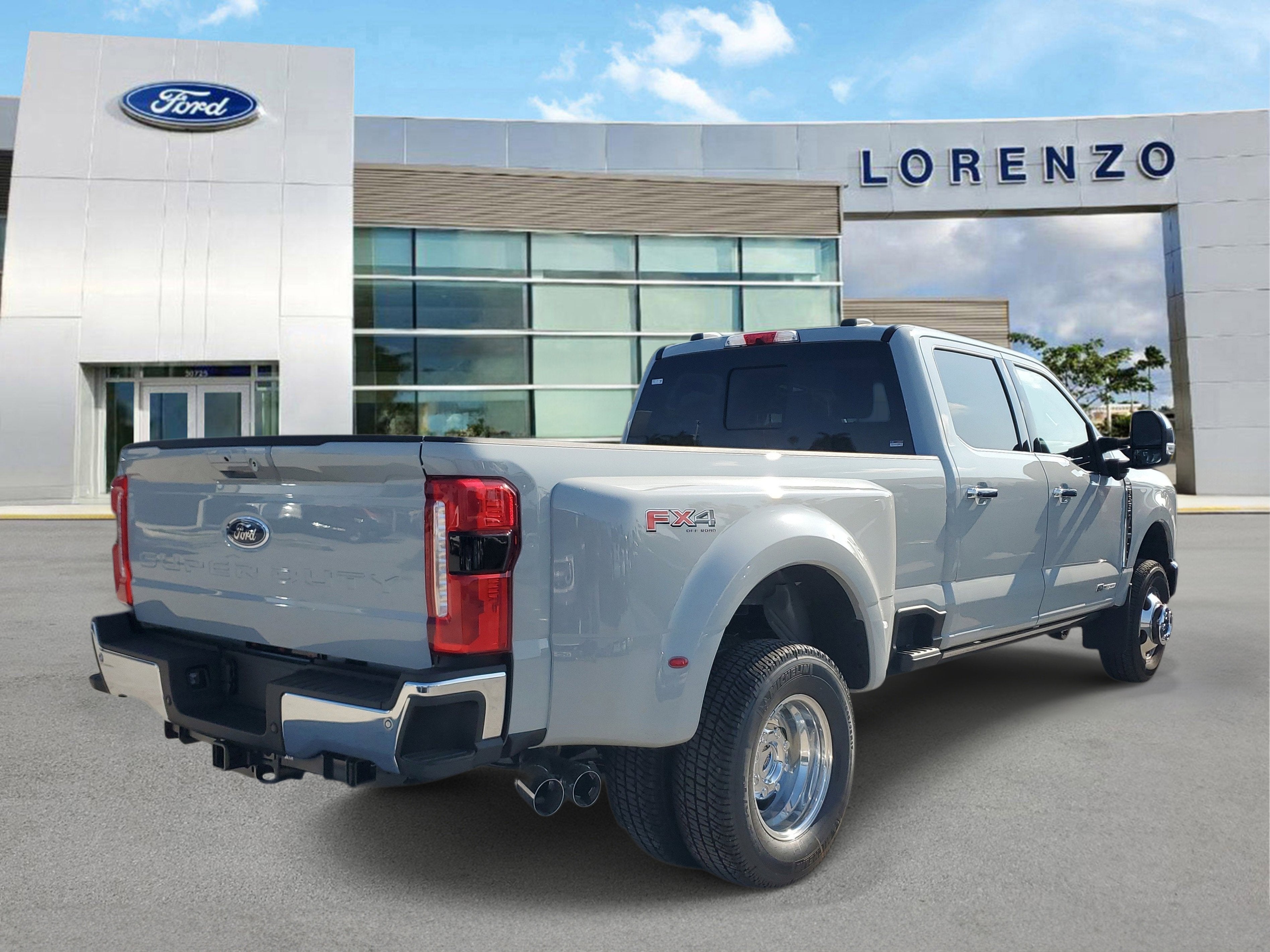 2026 Ford Super Duty F-350 DRW LARIAT