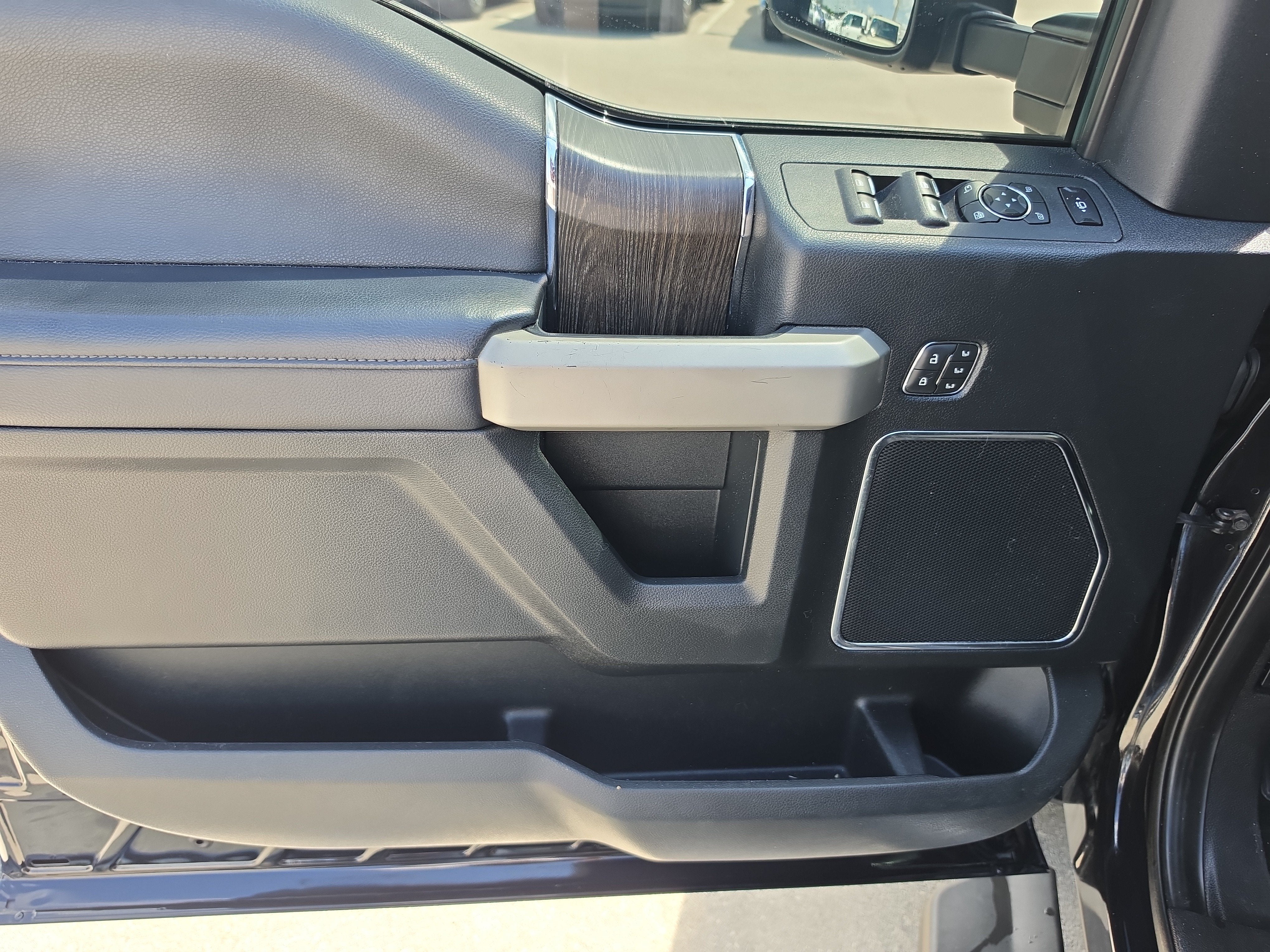 2020 Ford Super Duty F-350 DRW LARIAT 4WD Diesel