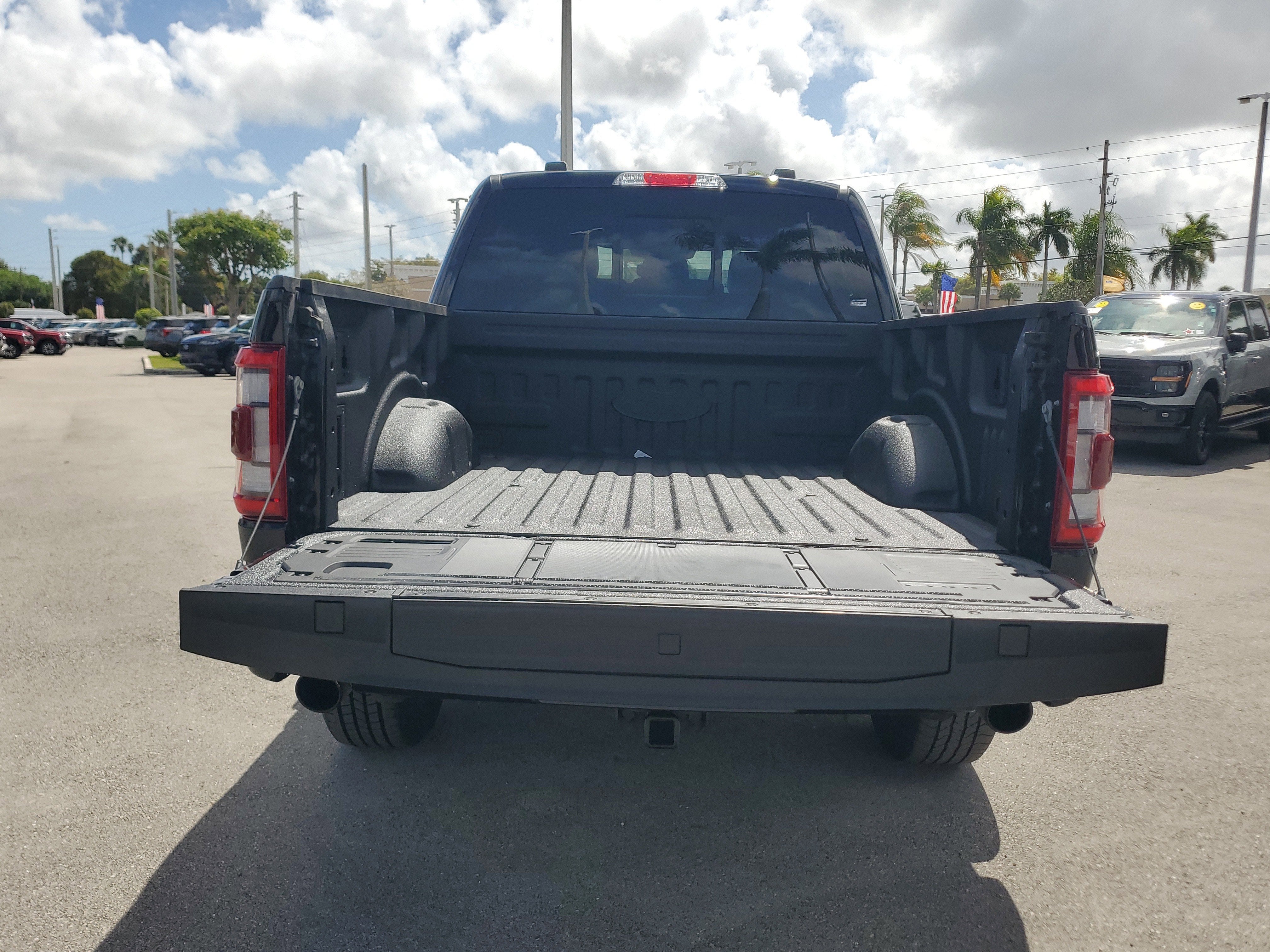 2023 Ford F-150 LARIAT 4WD