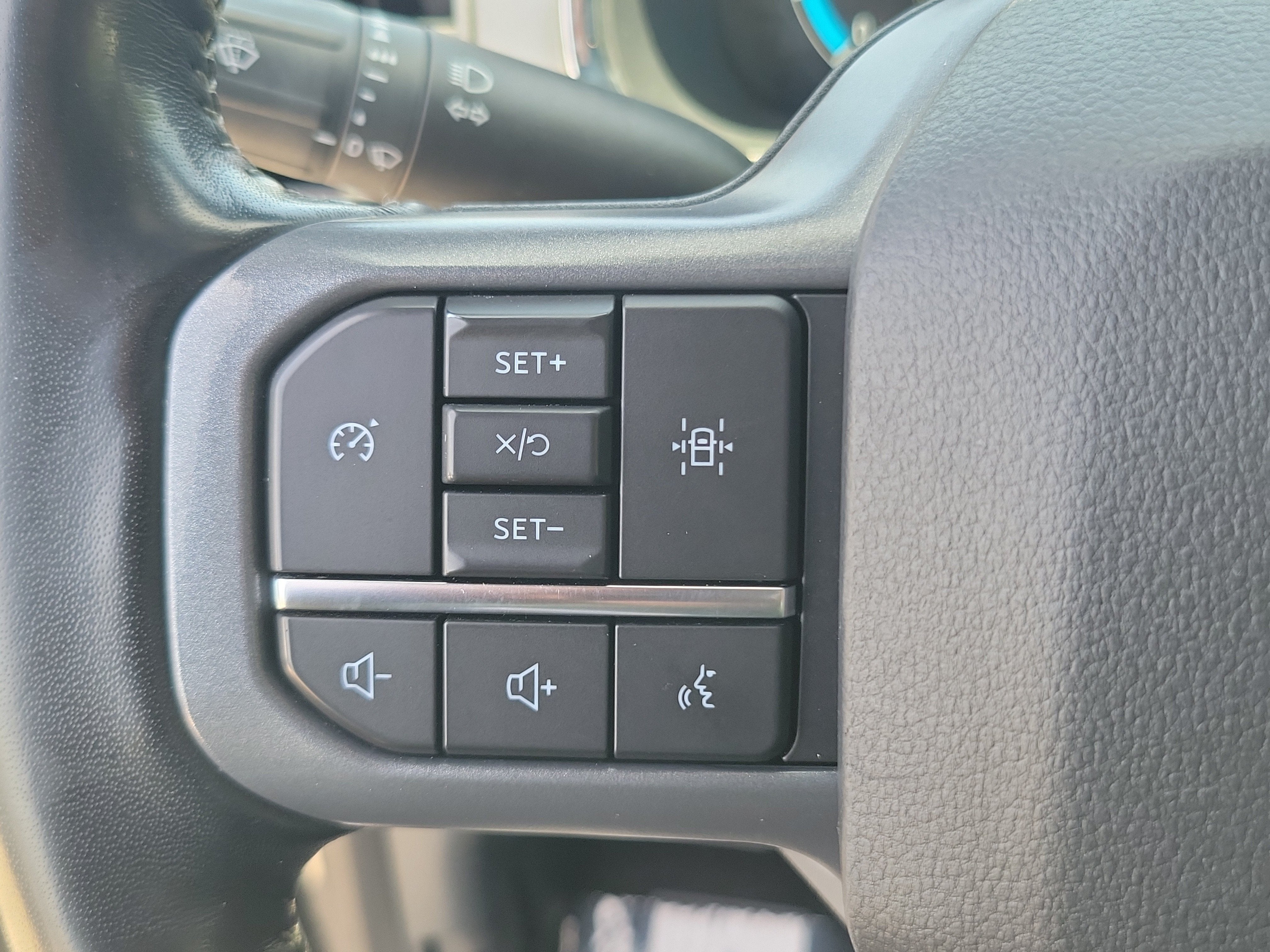 2023 Ford F-150 LARIAT 4WD