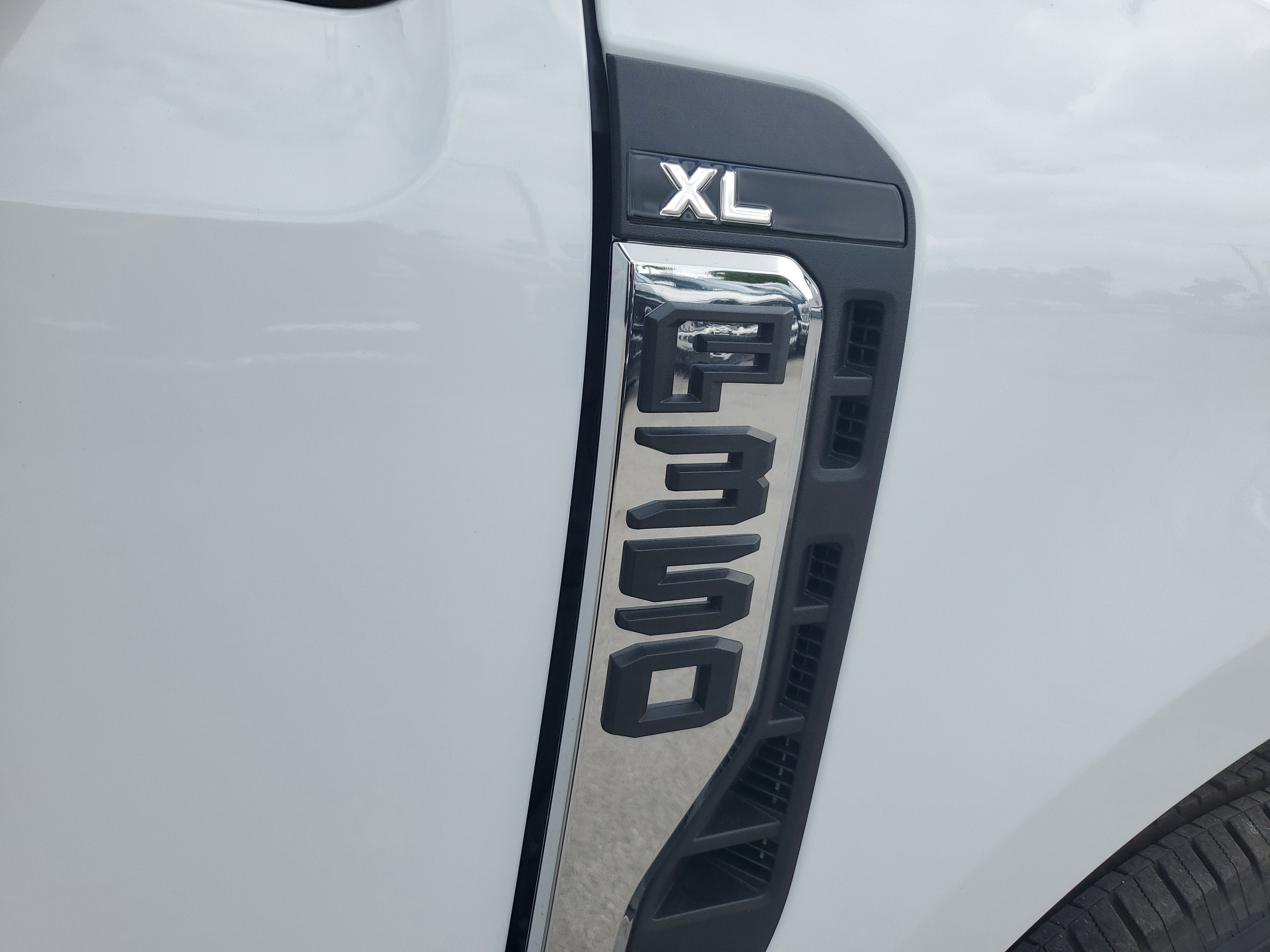 2026 Ford Super Duty F-350 SRW XL