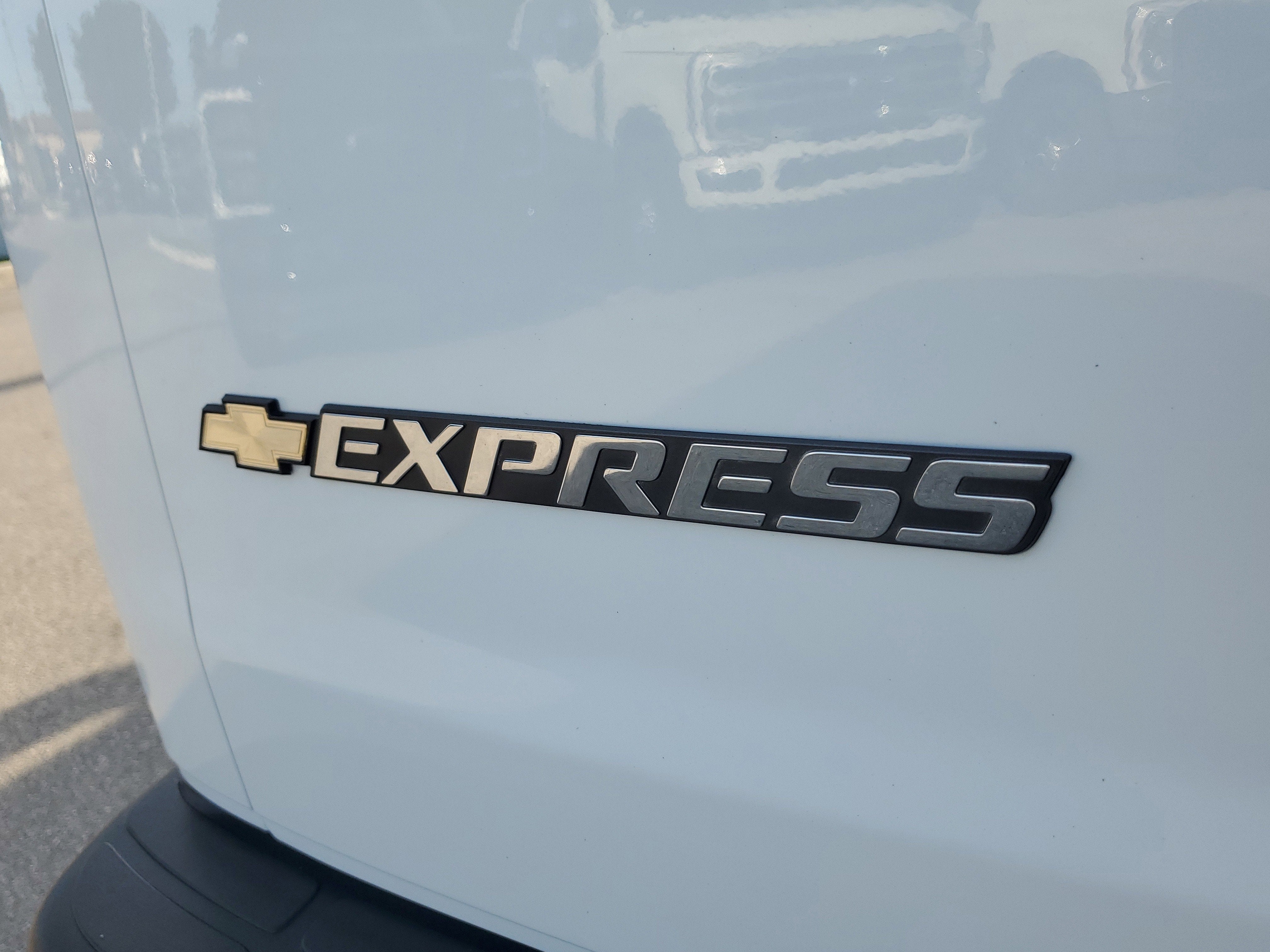 2023 Chevrolet Express Passenger LS