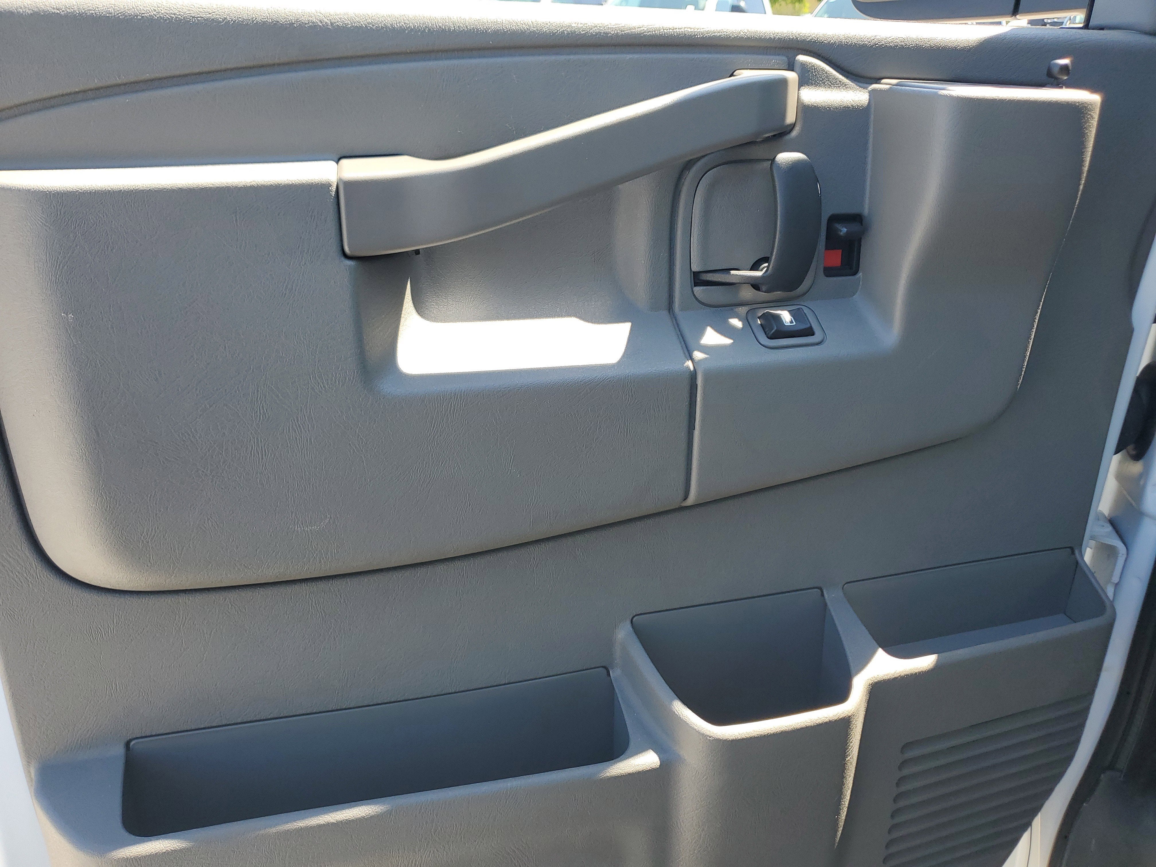 2025 Chevrolet Express Passenger LT