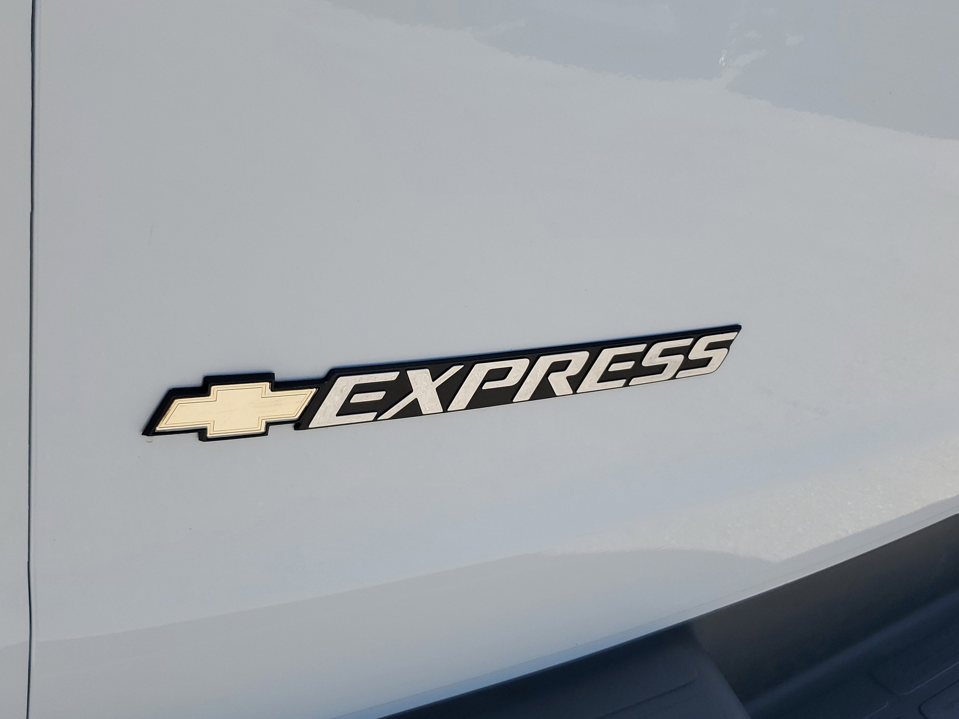 2025 Chevrolet Express Passenger LT