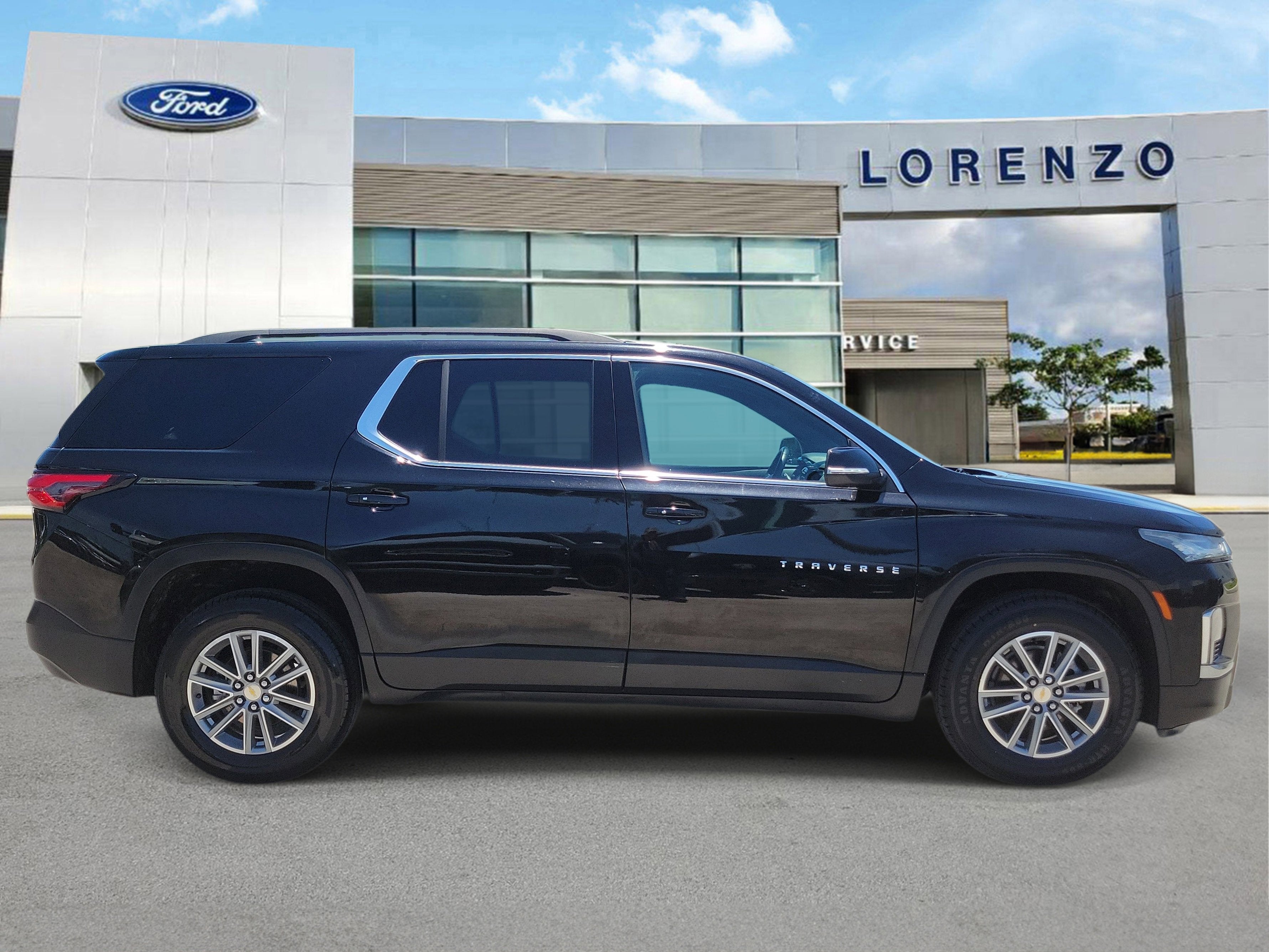 2023 Chevrolet Traverse LT Cloth