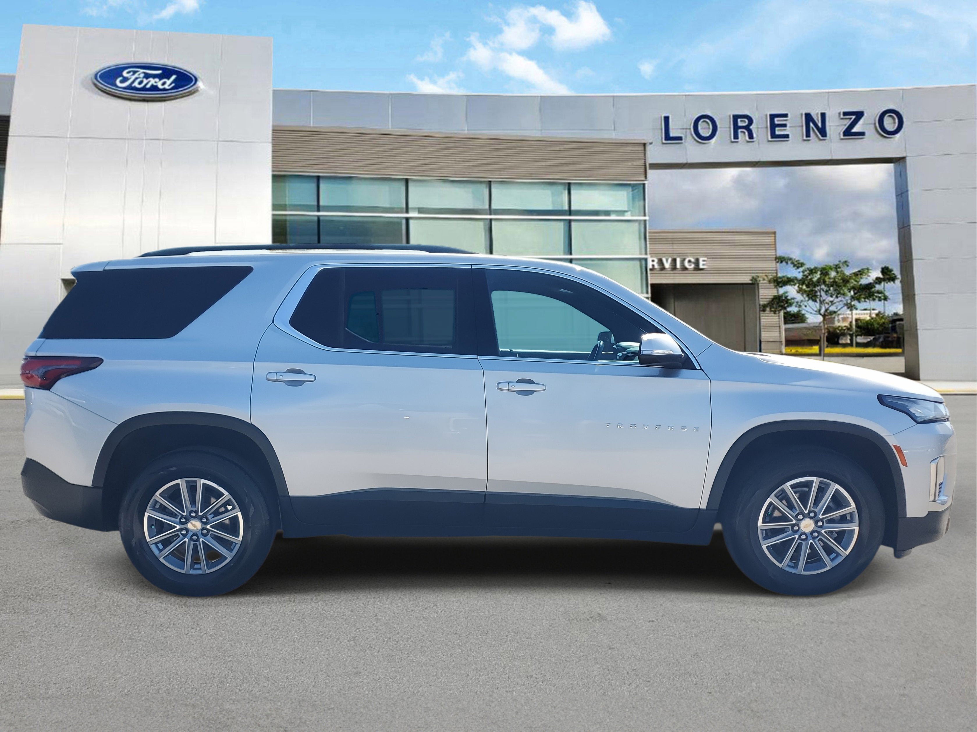 2022 Chevrolet Traverse LT Cloth