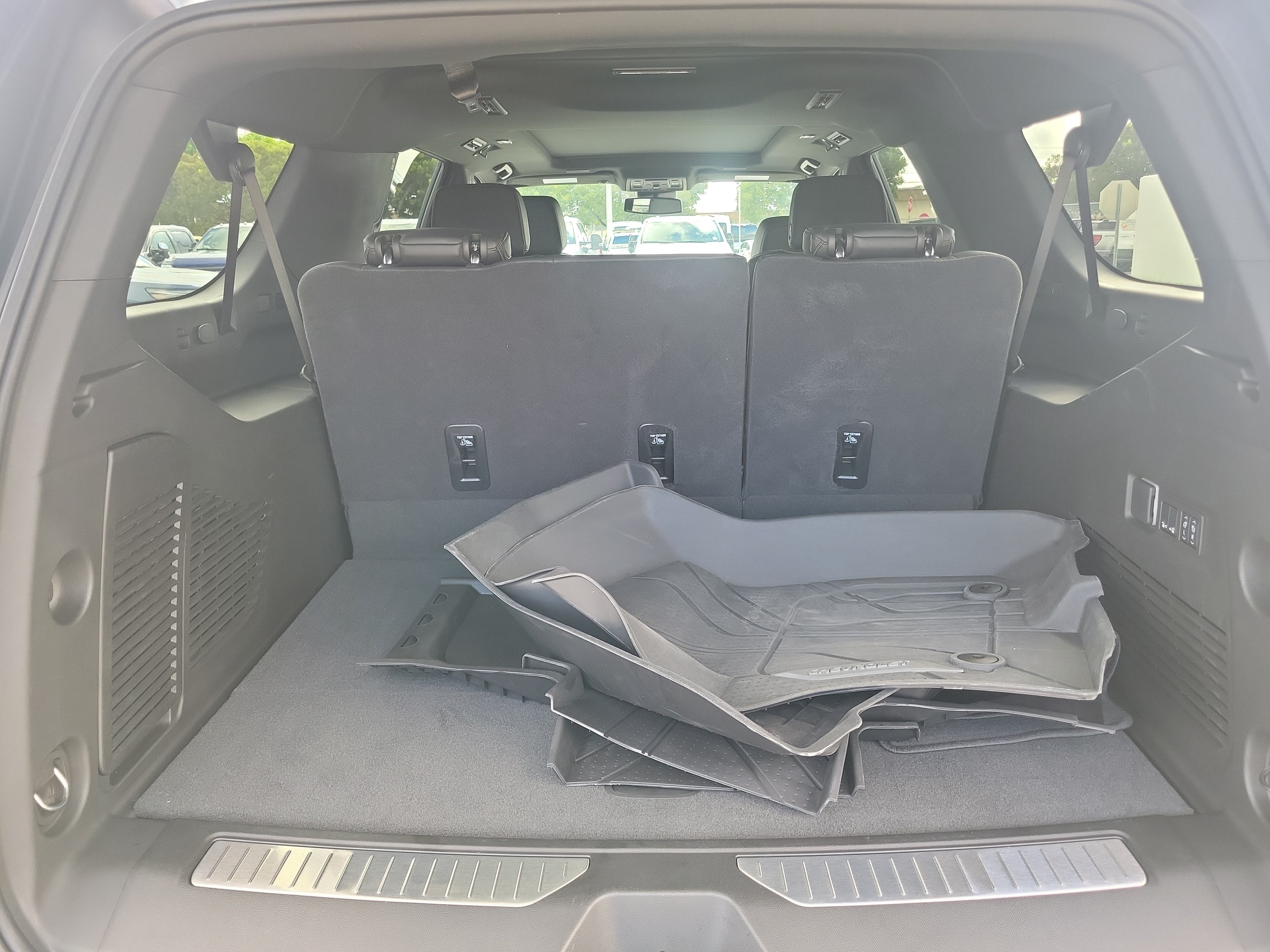 2025 Chevrolet Suburban RST