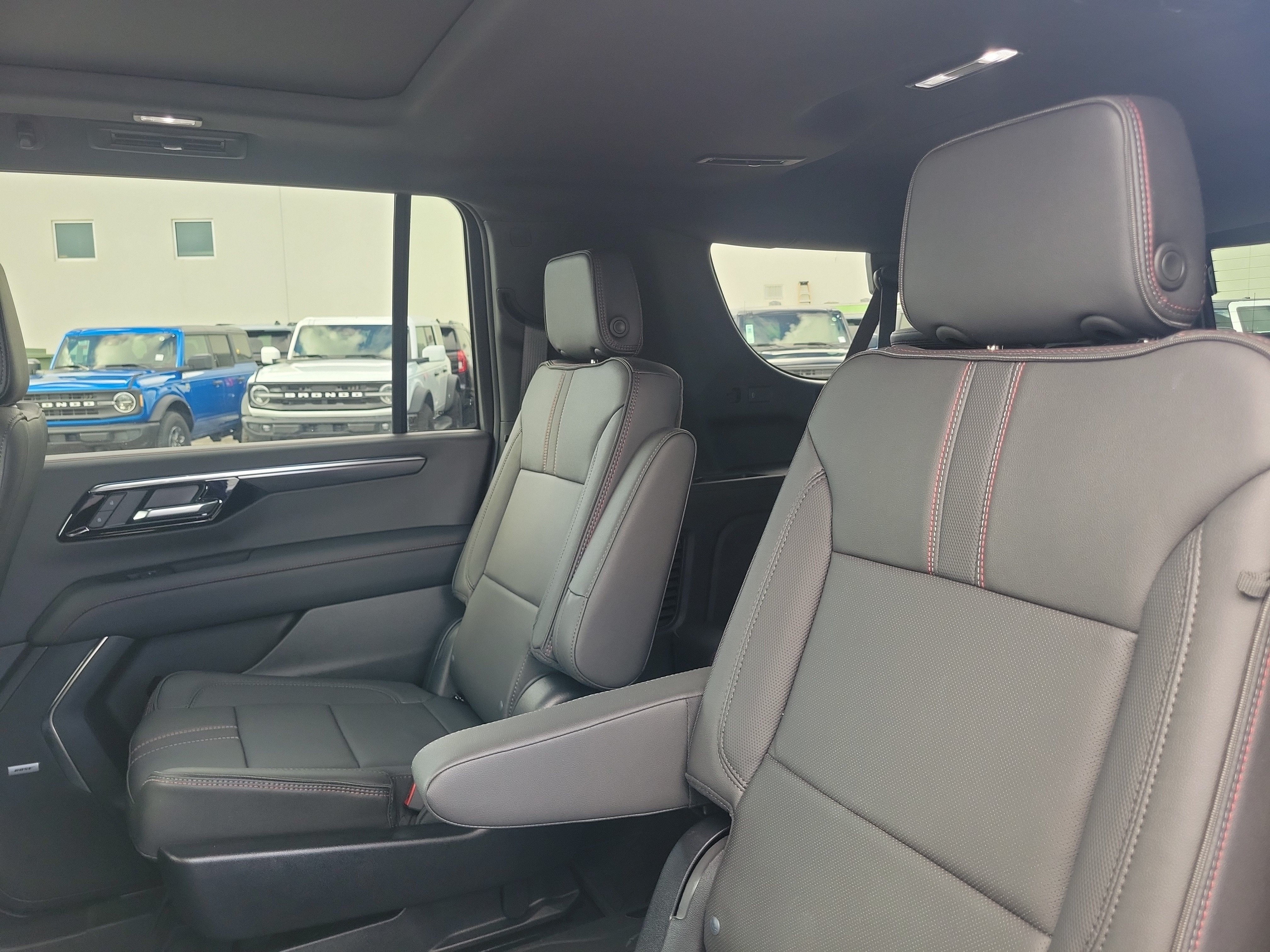 2025 Chevrolet Suburban RST