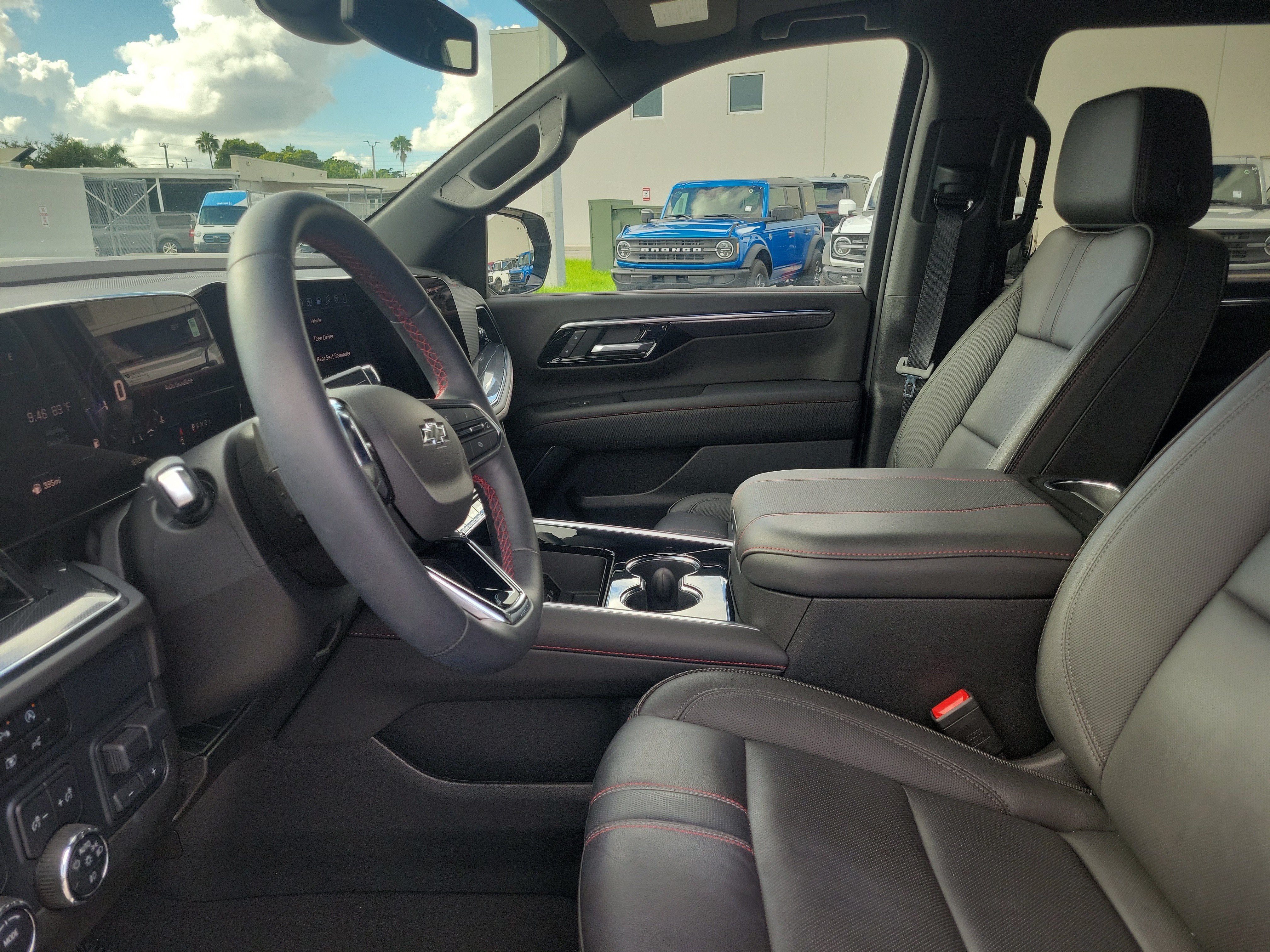 2025 Chevrolet Suburban RST