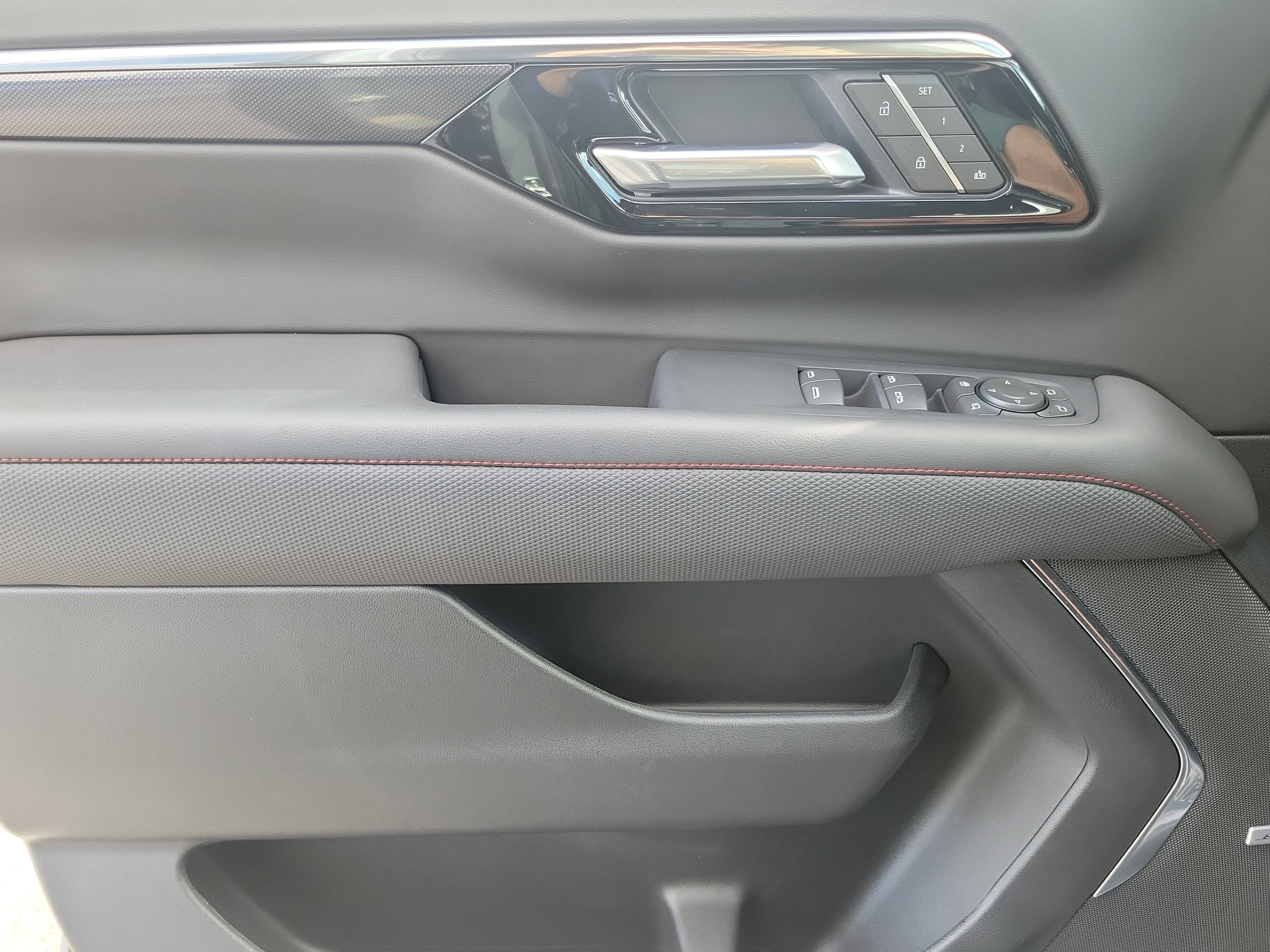2025 Chevrolet Suburban RST