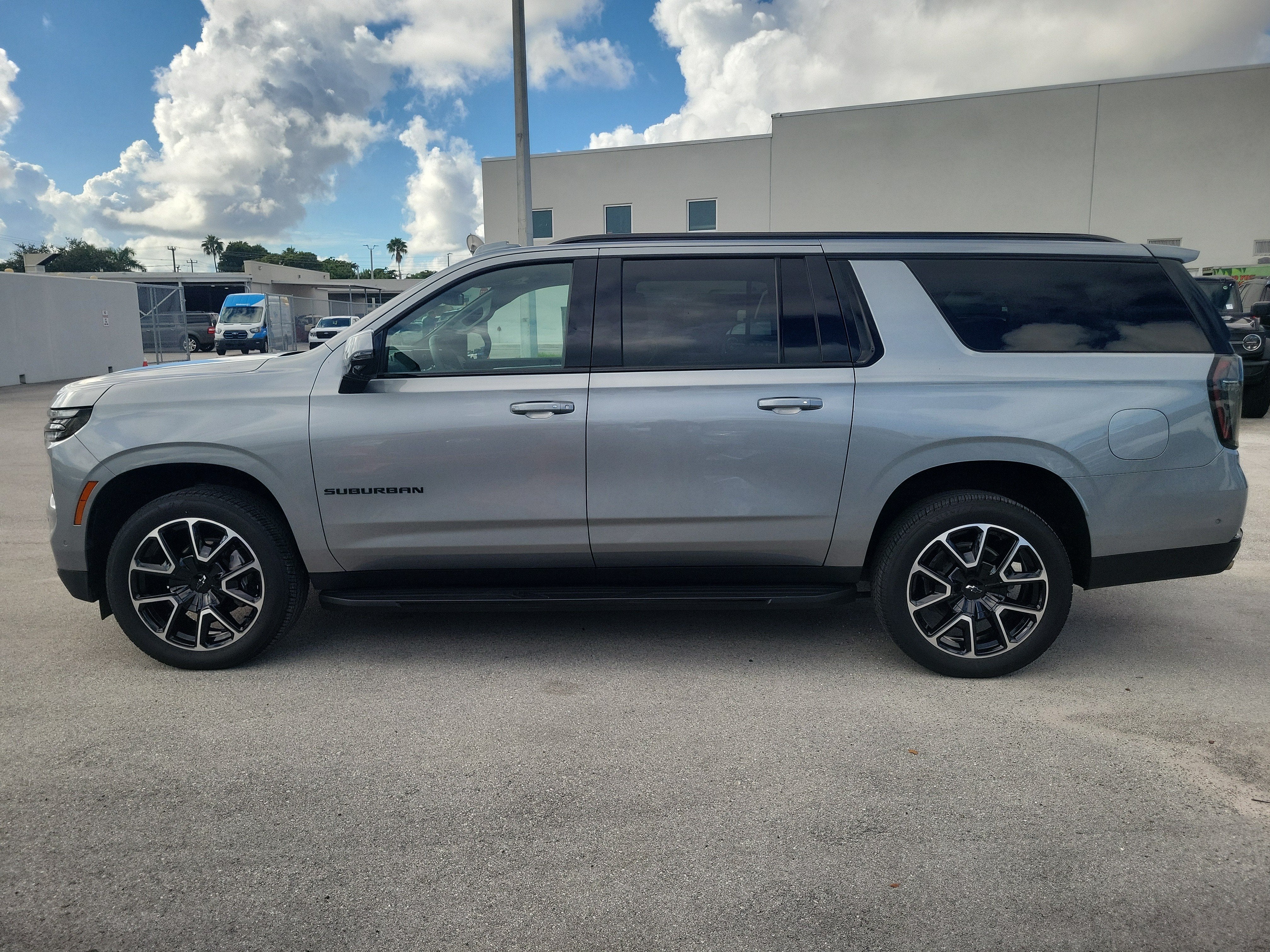 2025 Chevrolet Suburban RST