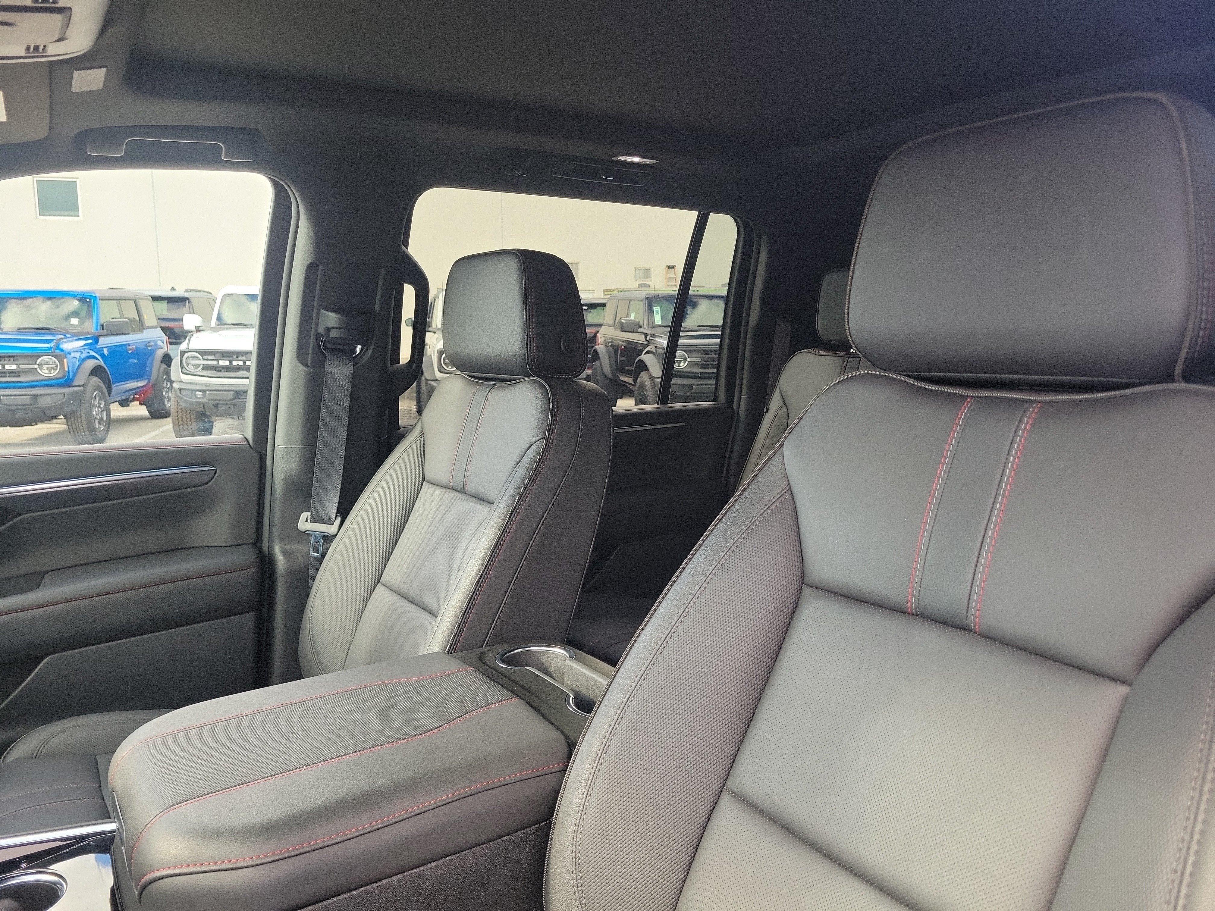 2025 Chevrolet Suburban RST