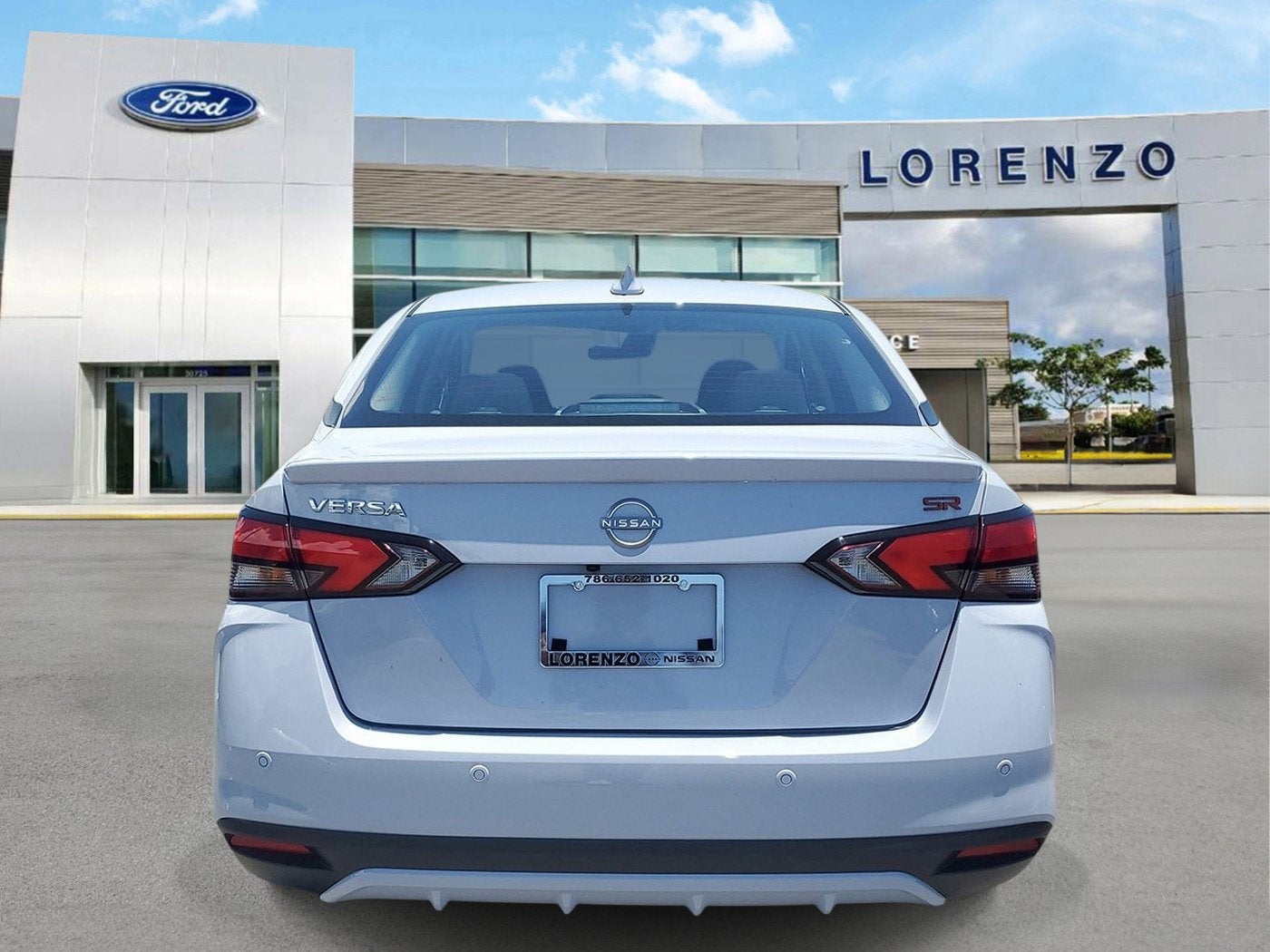 2025 Nissan Versa SR