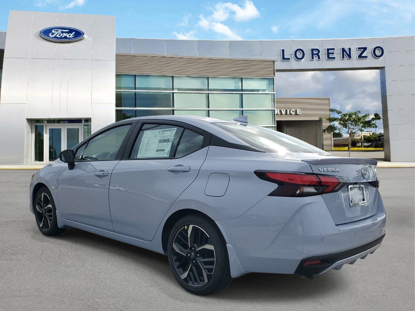 2025 Nissan Versa SR