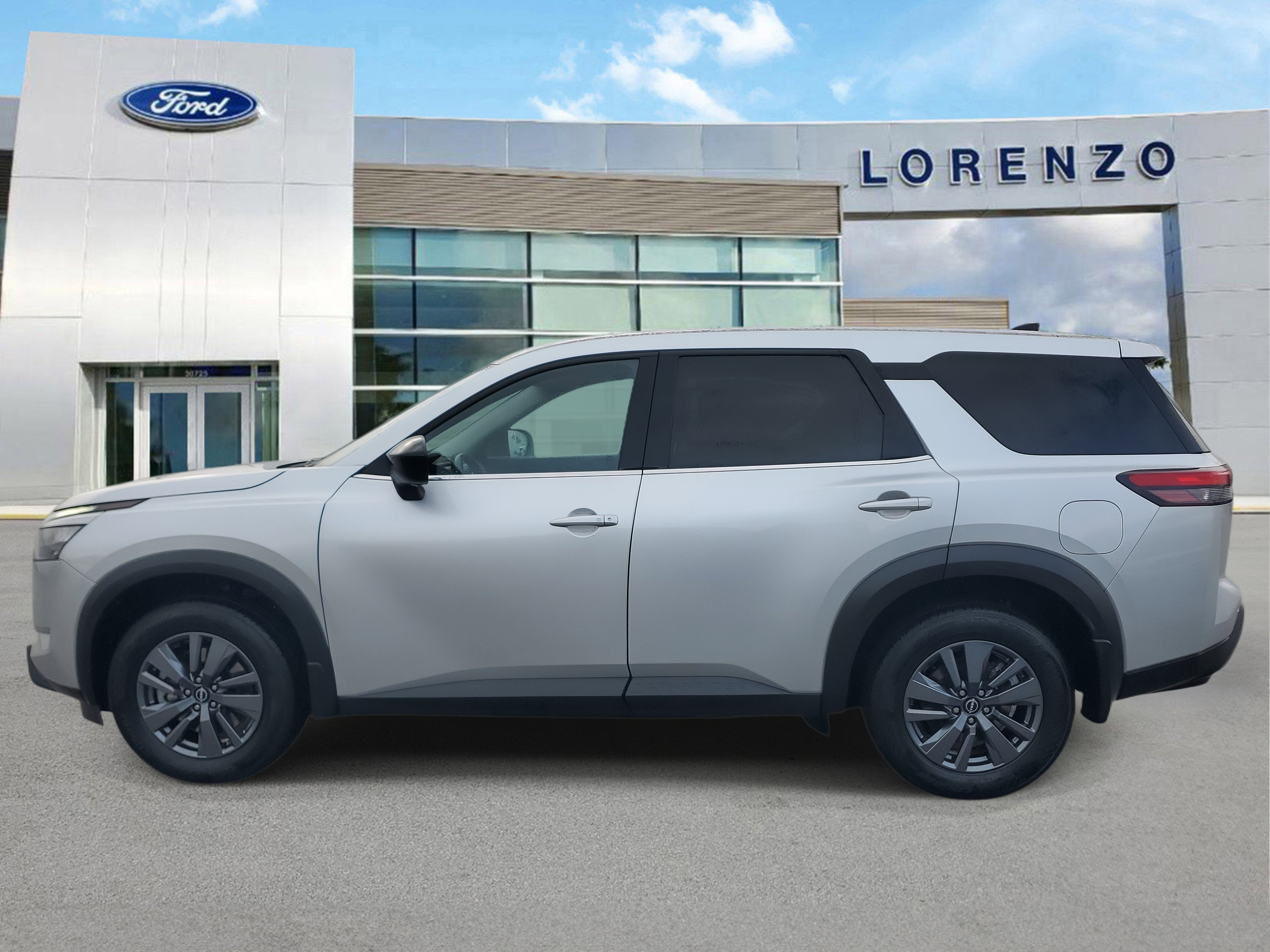 2024 Nissan Pathfinder S