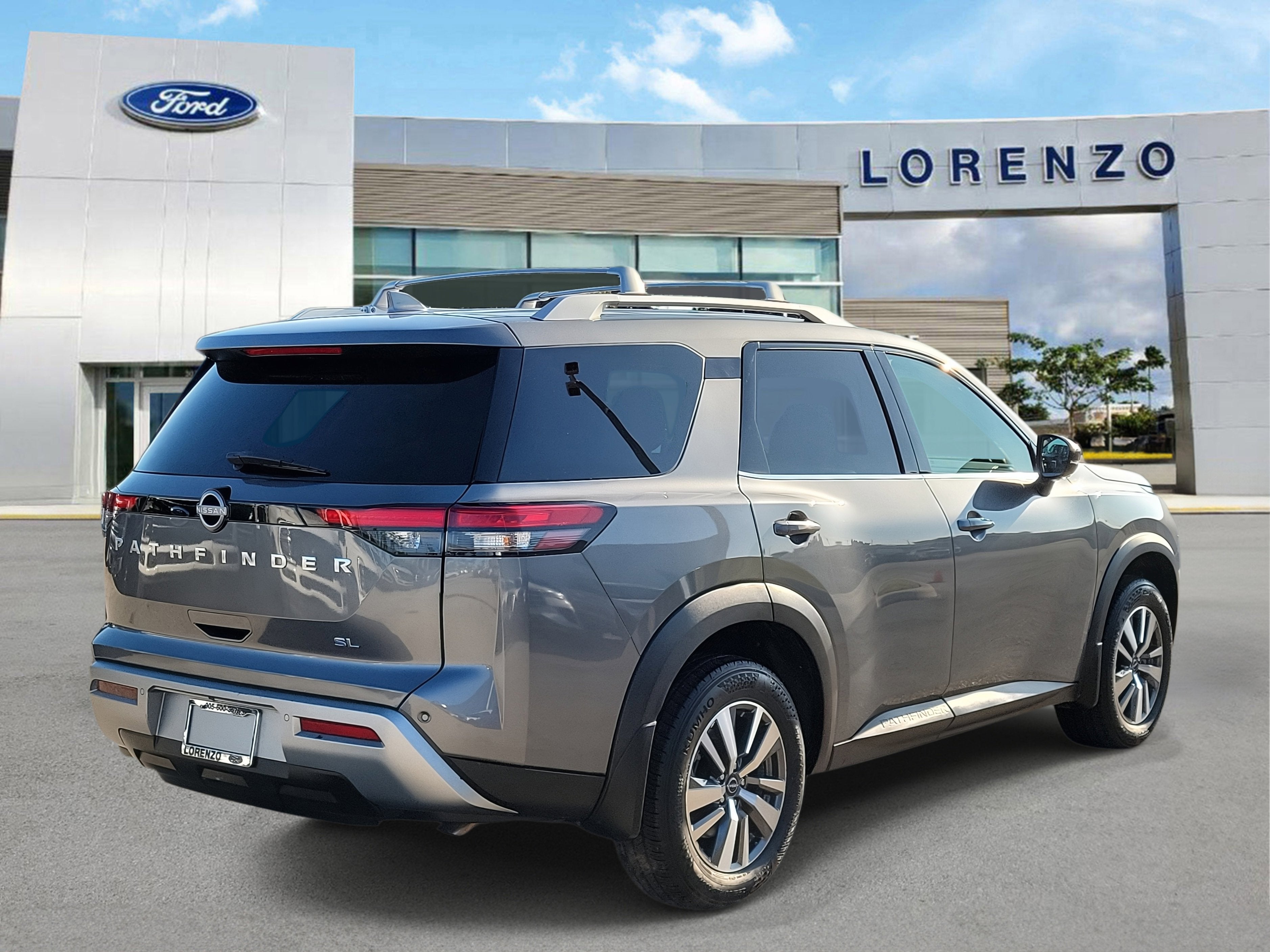 2024 Nissan Pathfinder SL