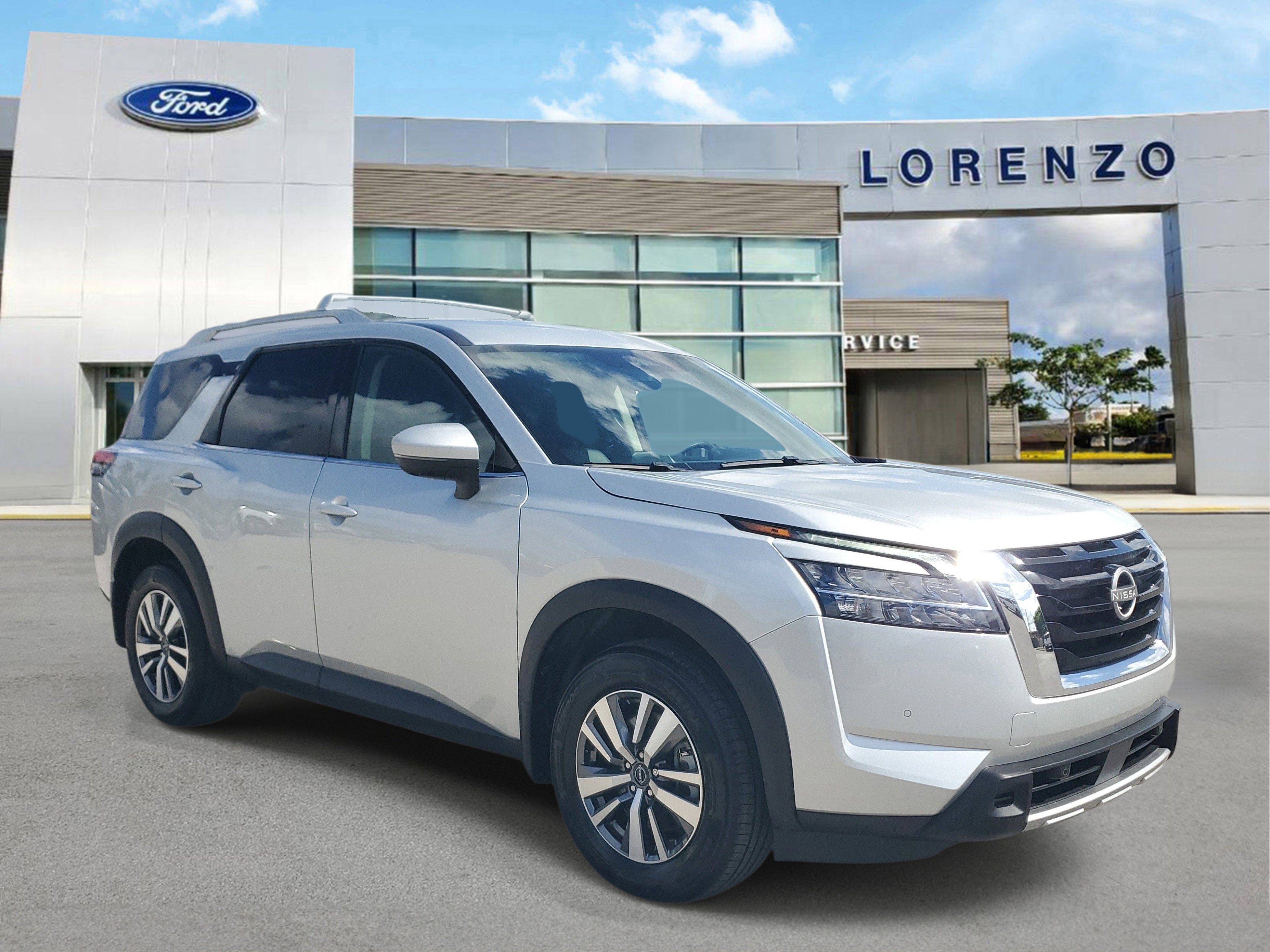 2024 Nissan Pathfinder SL