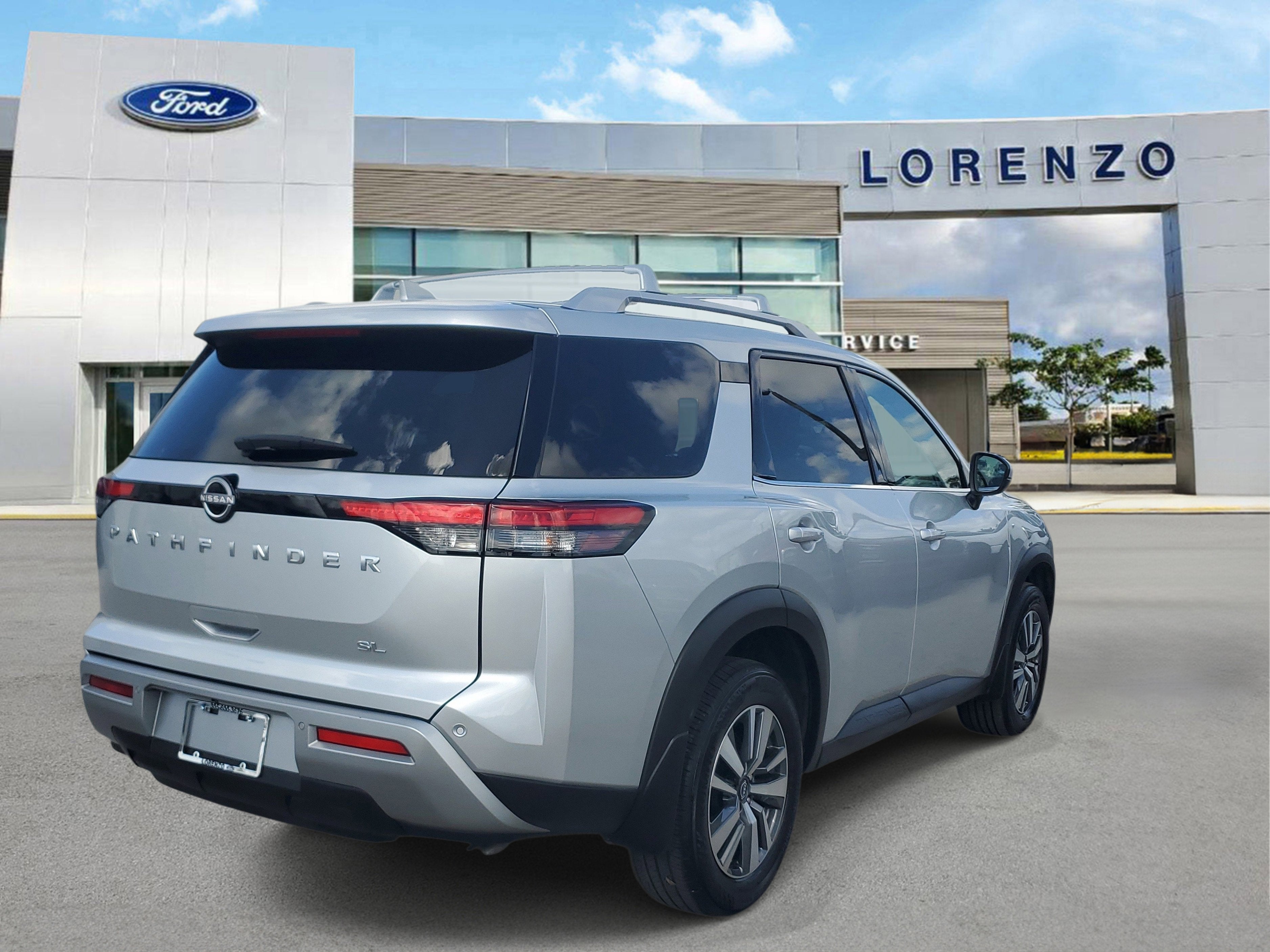 2024 Nissan Pathfinder SL